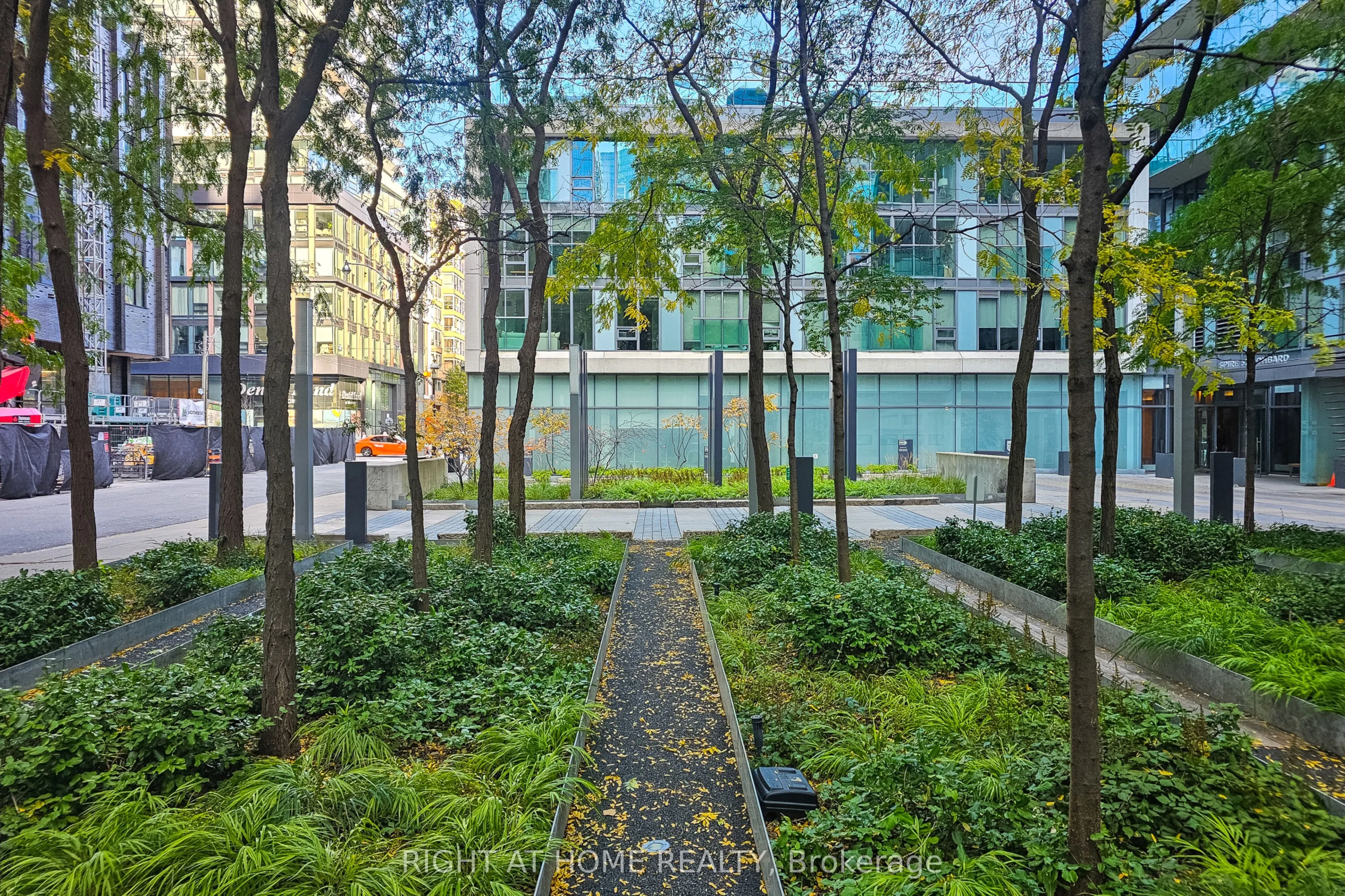 33 Lombard Street #3406