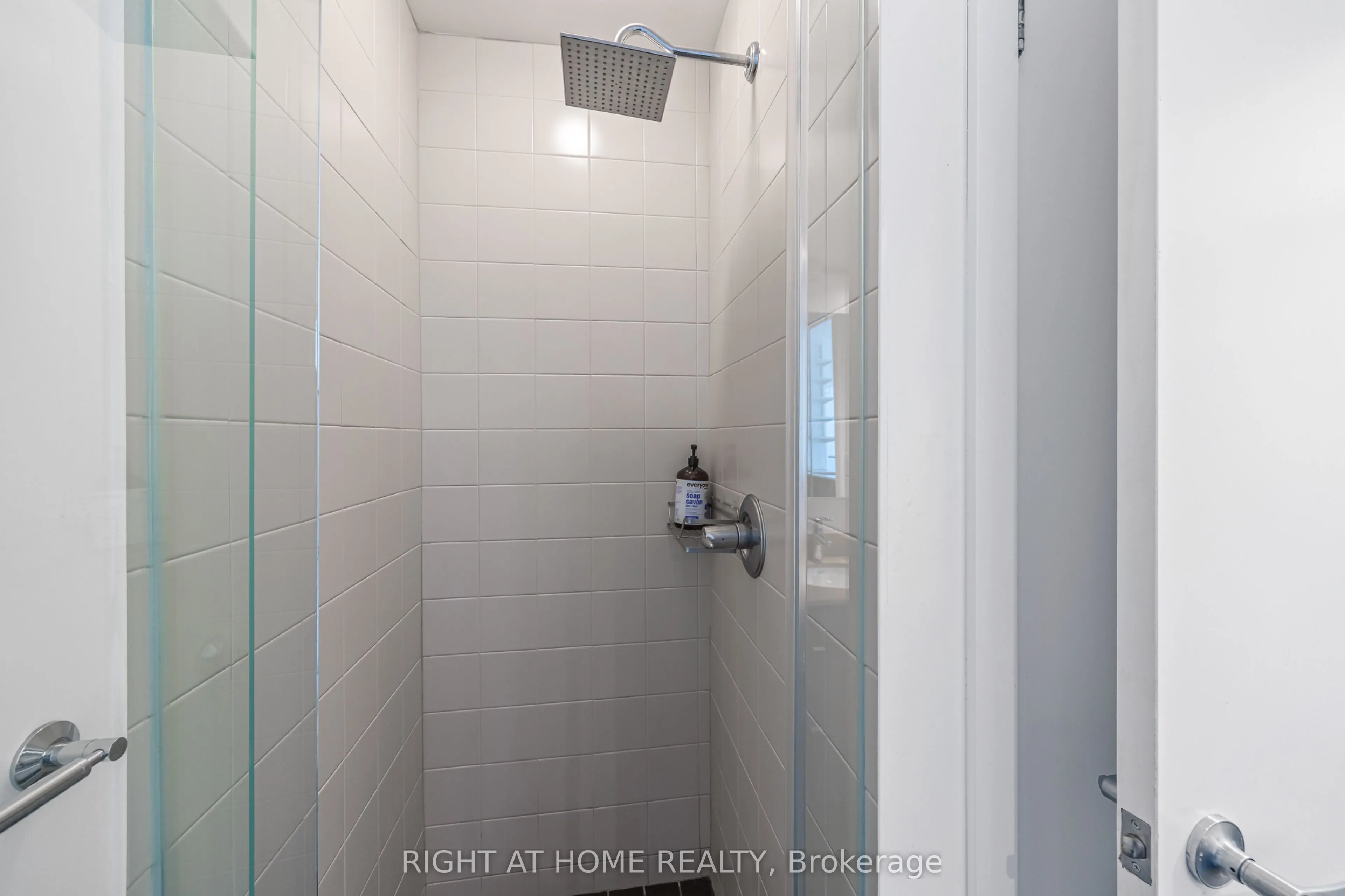 33 Lombard Street #3406