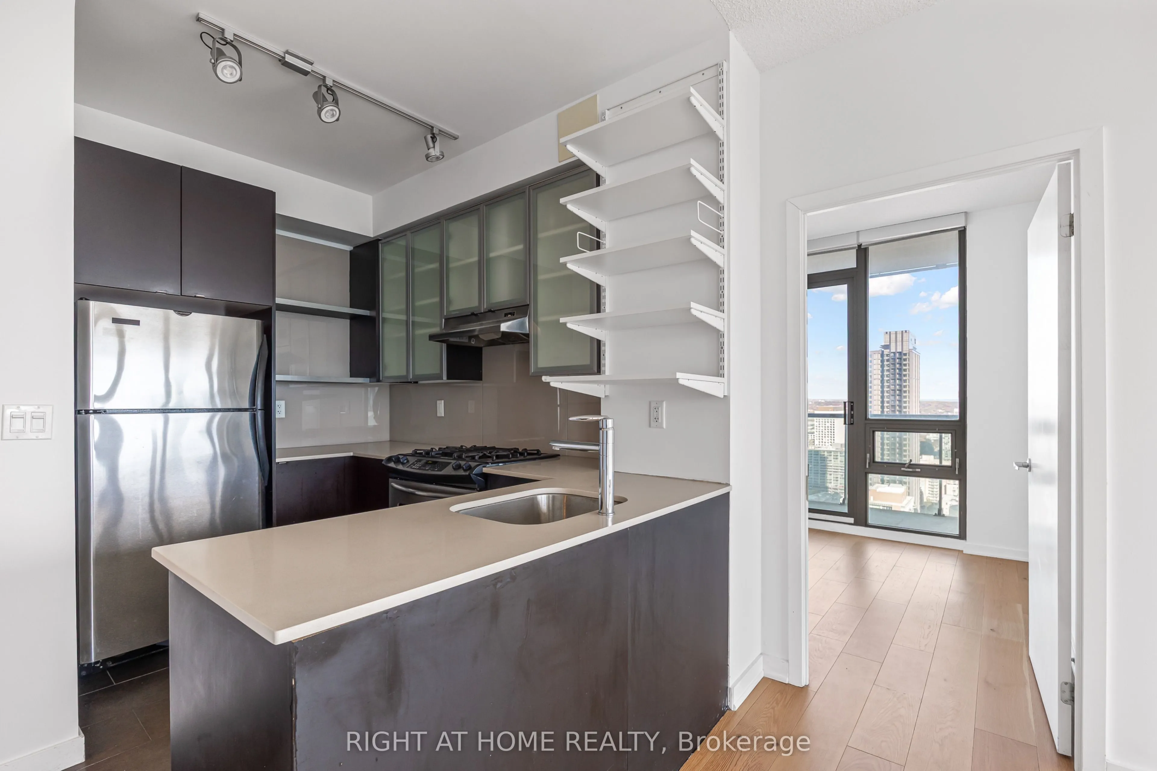 33 Lombard Street #3406