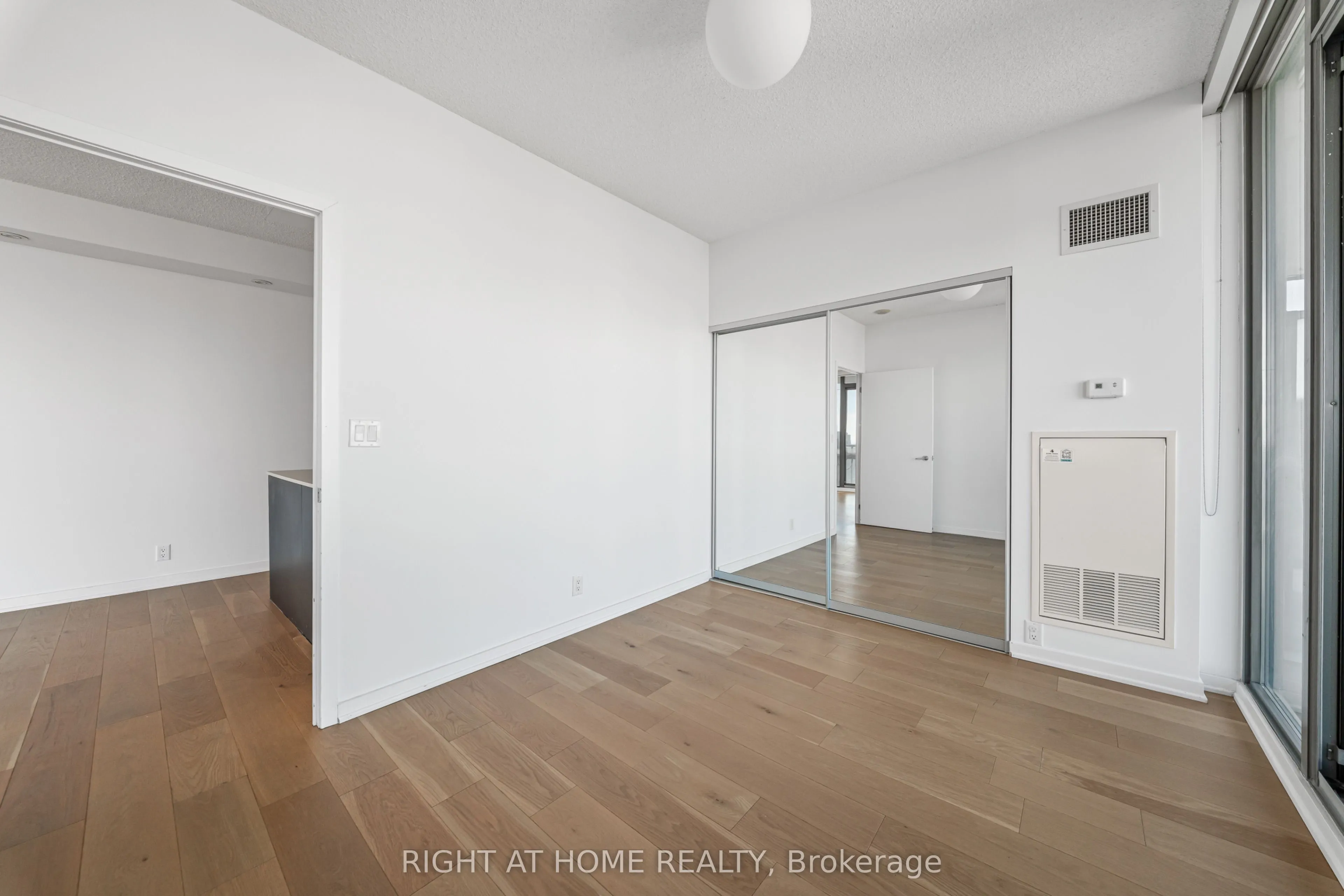 33 Lombard Street #3406