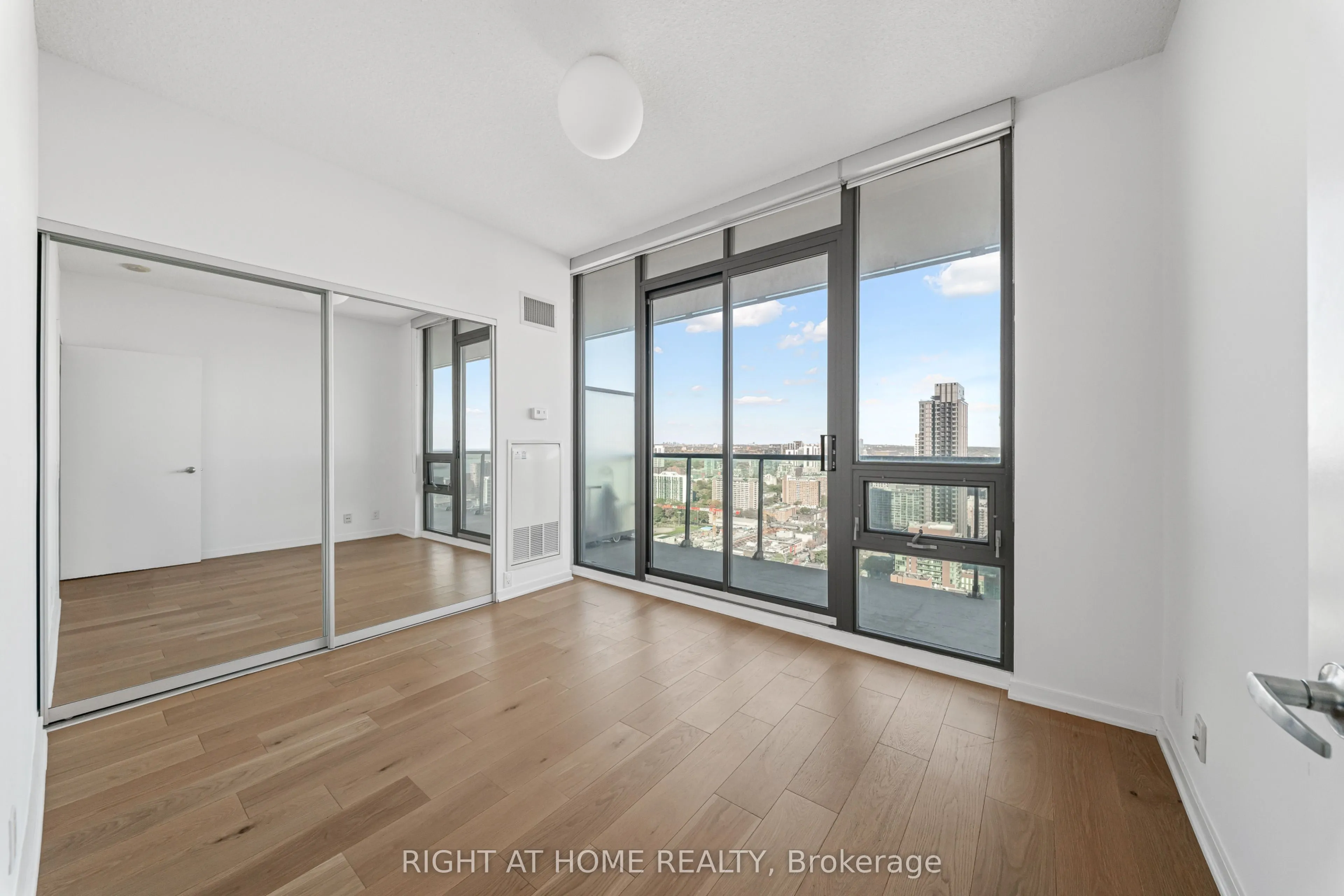 33 Lombard Street #3406