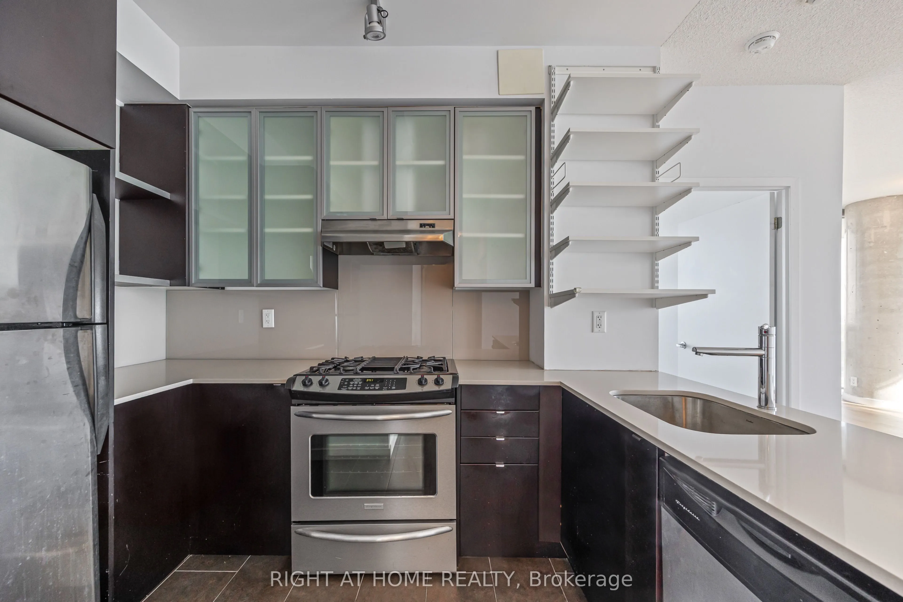 33 Lombard Street #3406