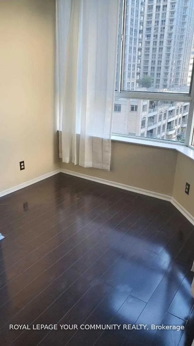 44 Gerrard Street W #805