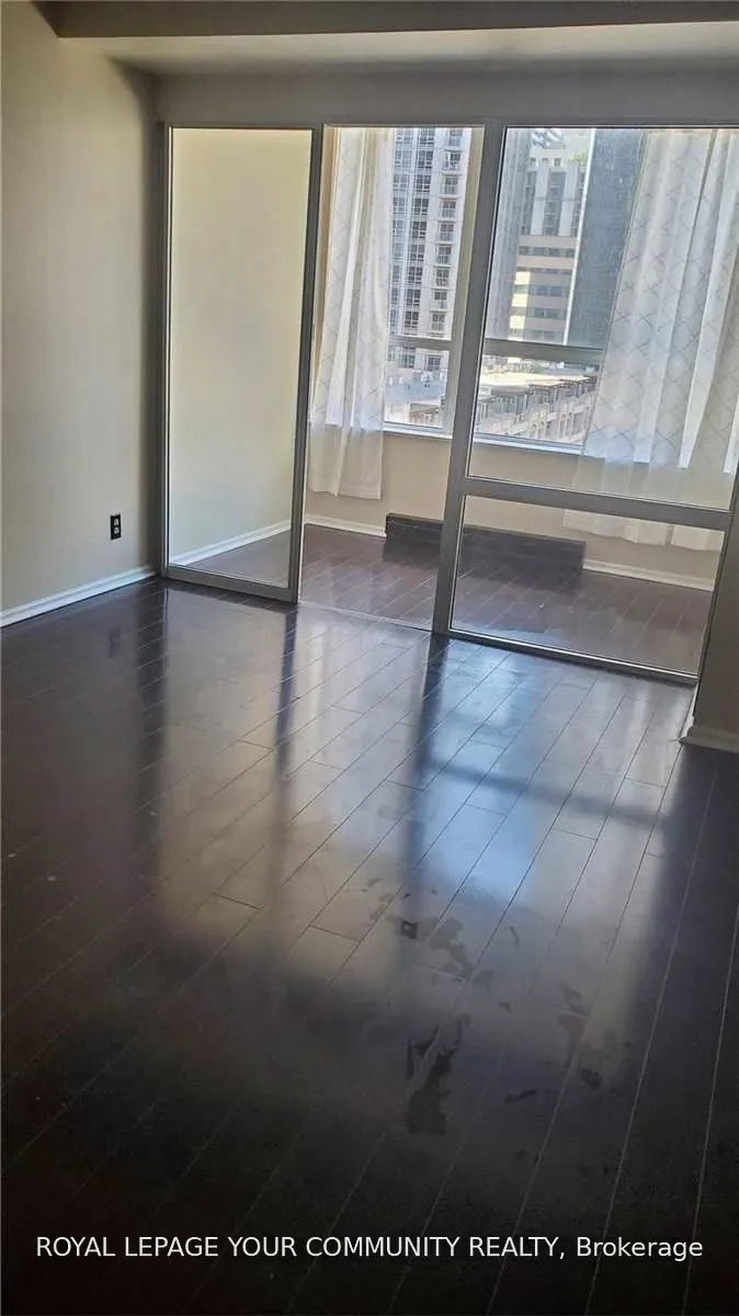 44 Gerrard Street W #805
