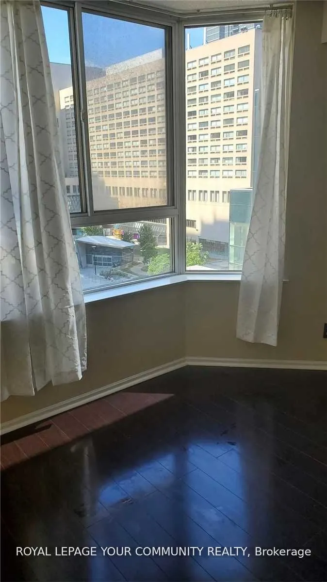 44 Gerrard Street W #805