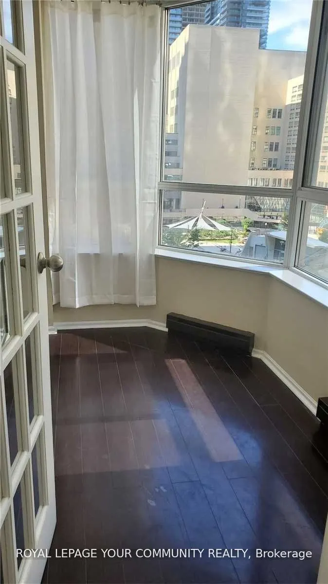 44 Gerrard Street W #805