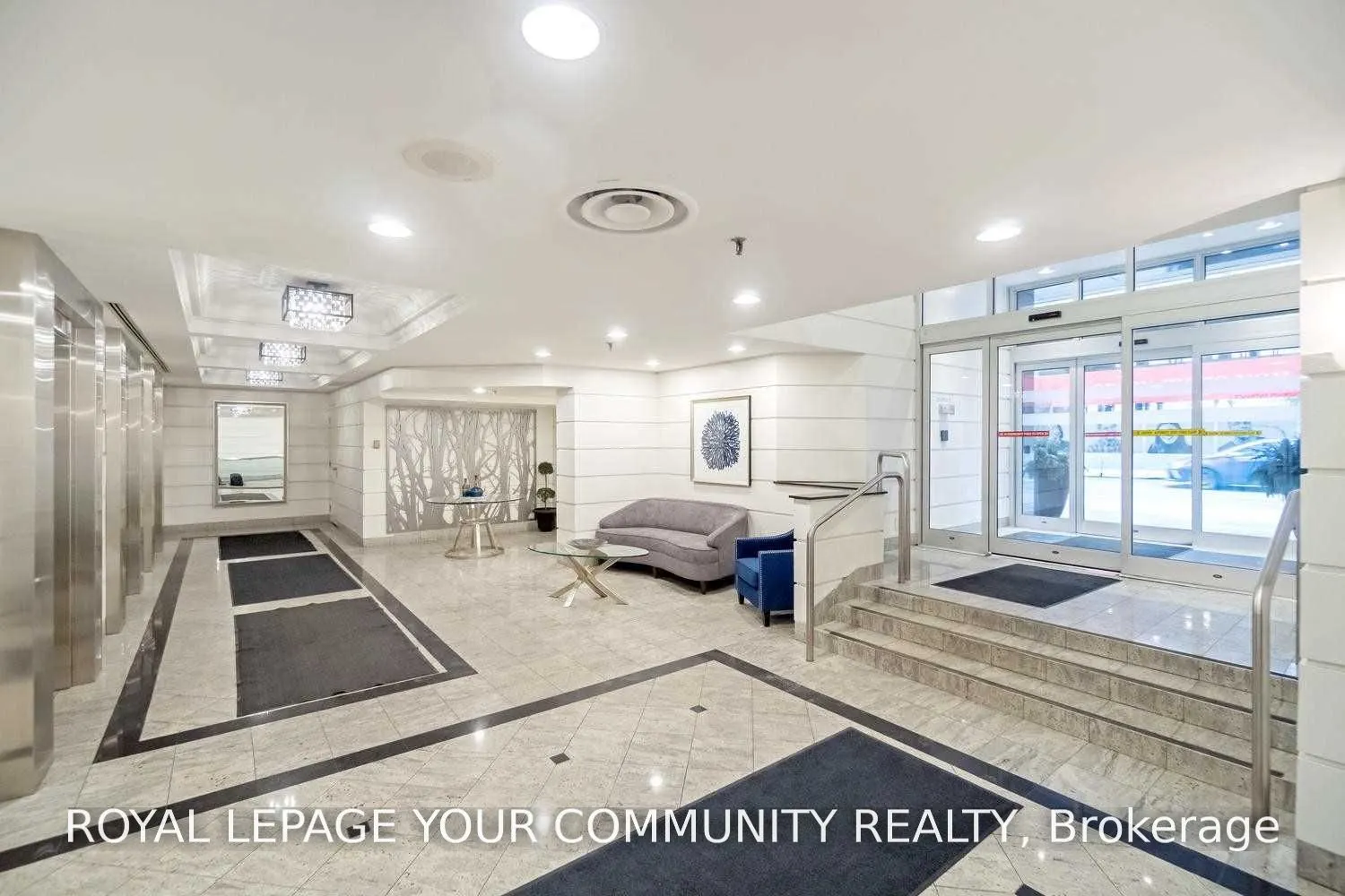 44 Gerrard Street W #805