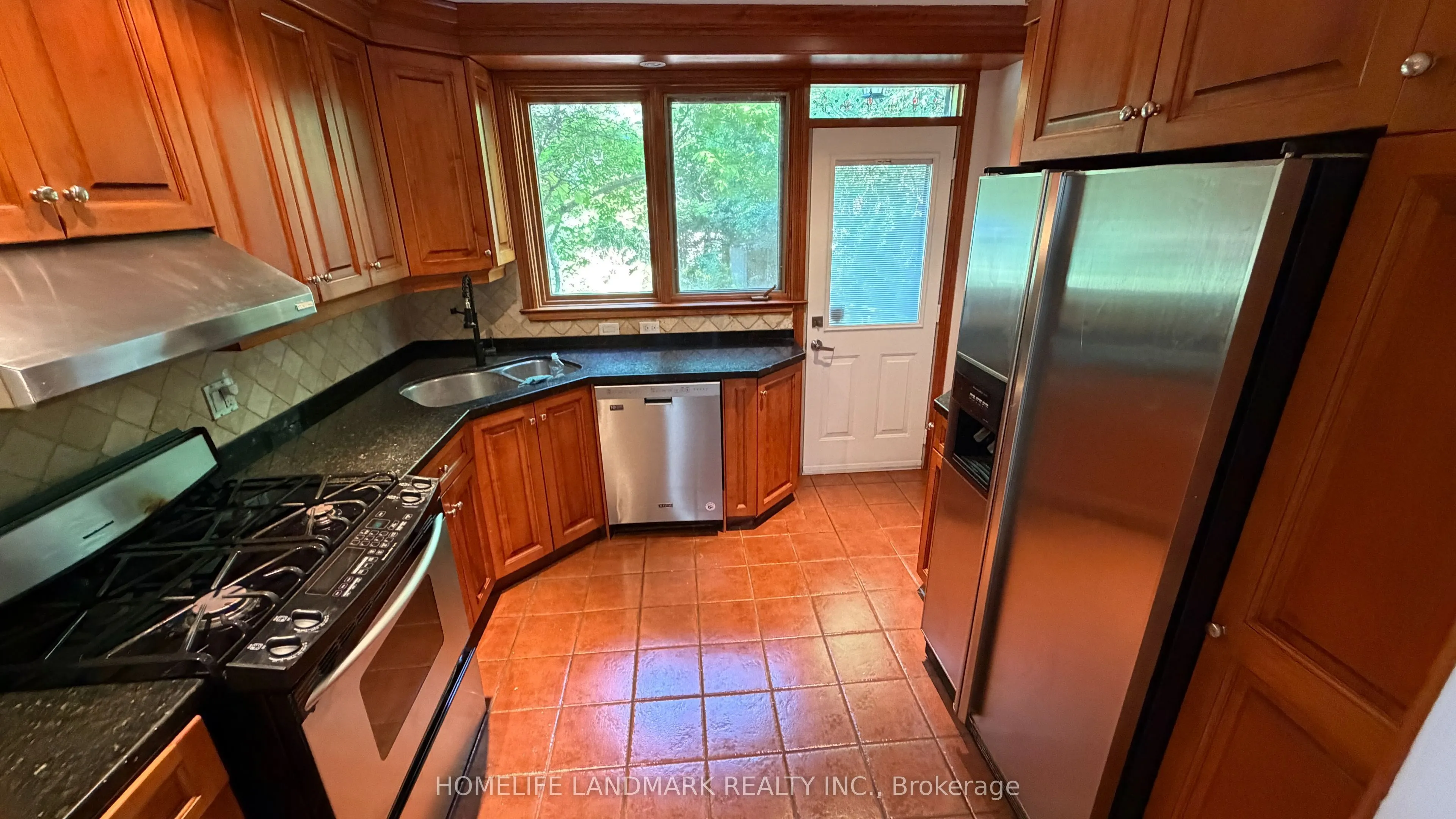 702 Sheppard Ave Avenue E
