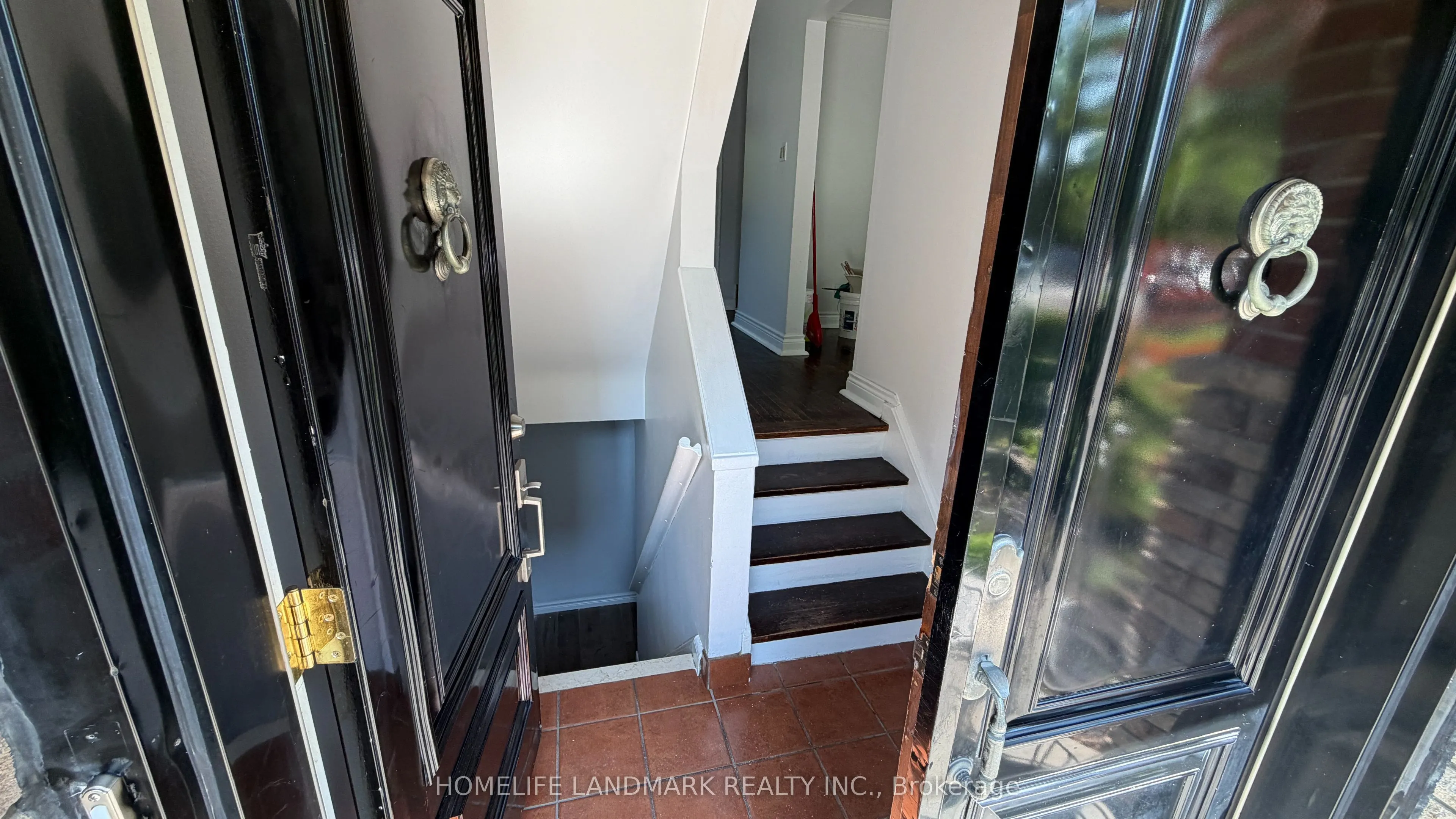 702 Sheppard Ave Avenue E