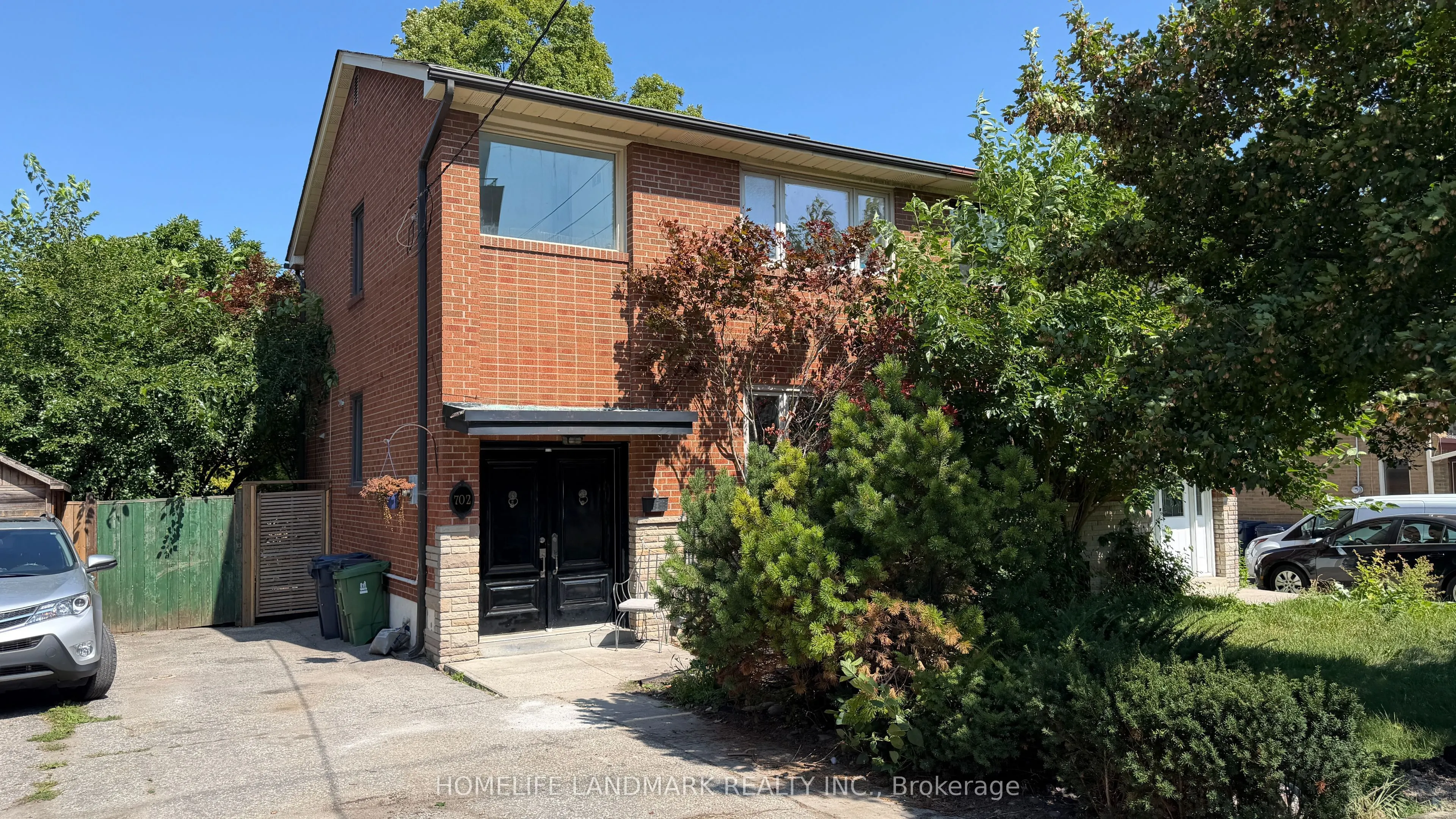 702 Sheppard Ave Avenue E