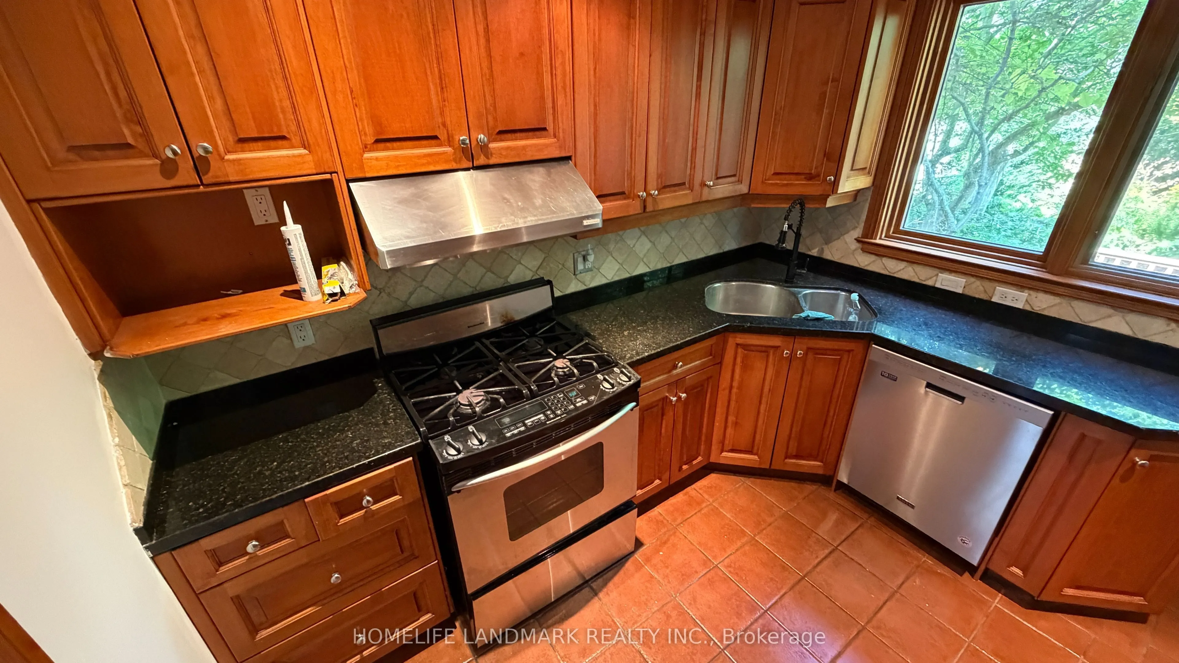 702 Sheppard Ave Avenue E
