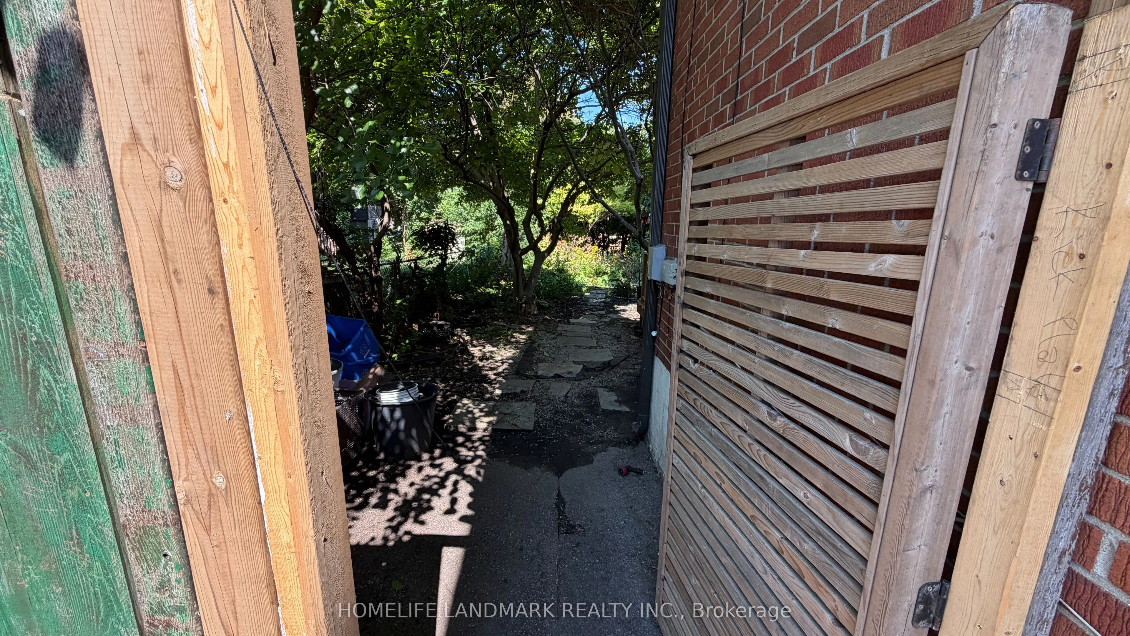 702 Sheppard Ave Avenue E