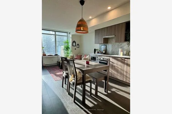 19 Bathurst Street
