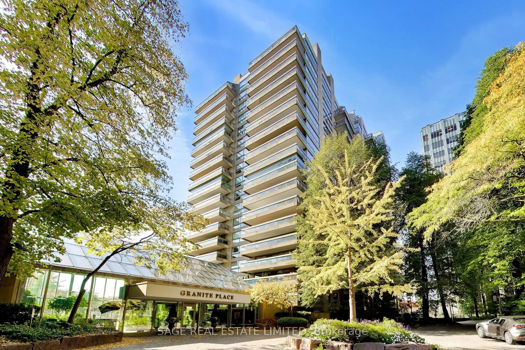 63 St Clair Avenue W #403