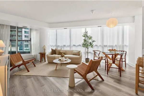 30 Grand Trunk Crescent