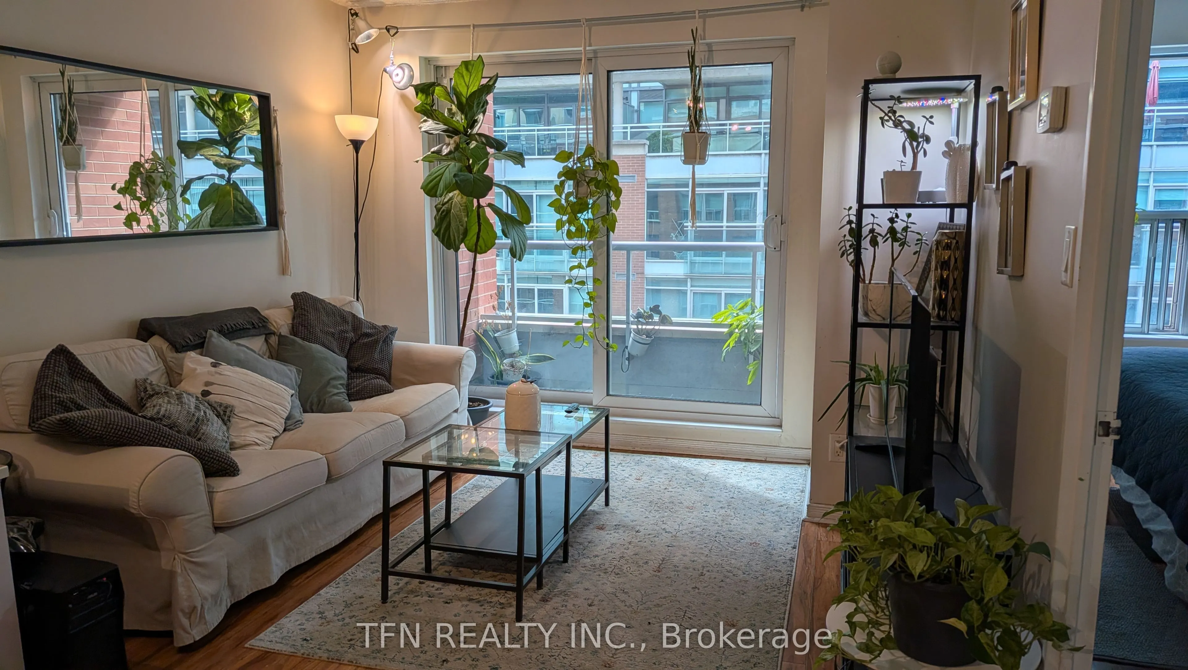 230 King Street E #913