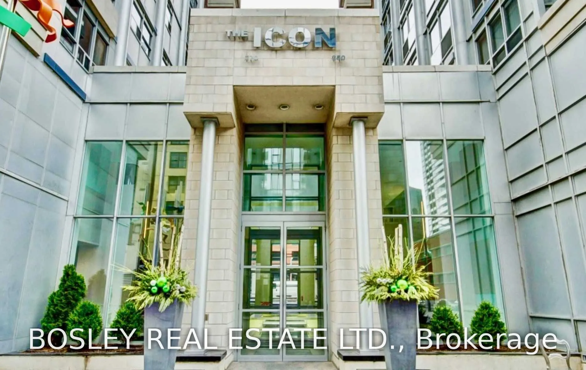 270 Wellington Street W #822