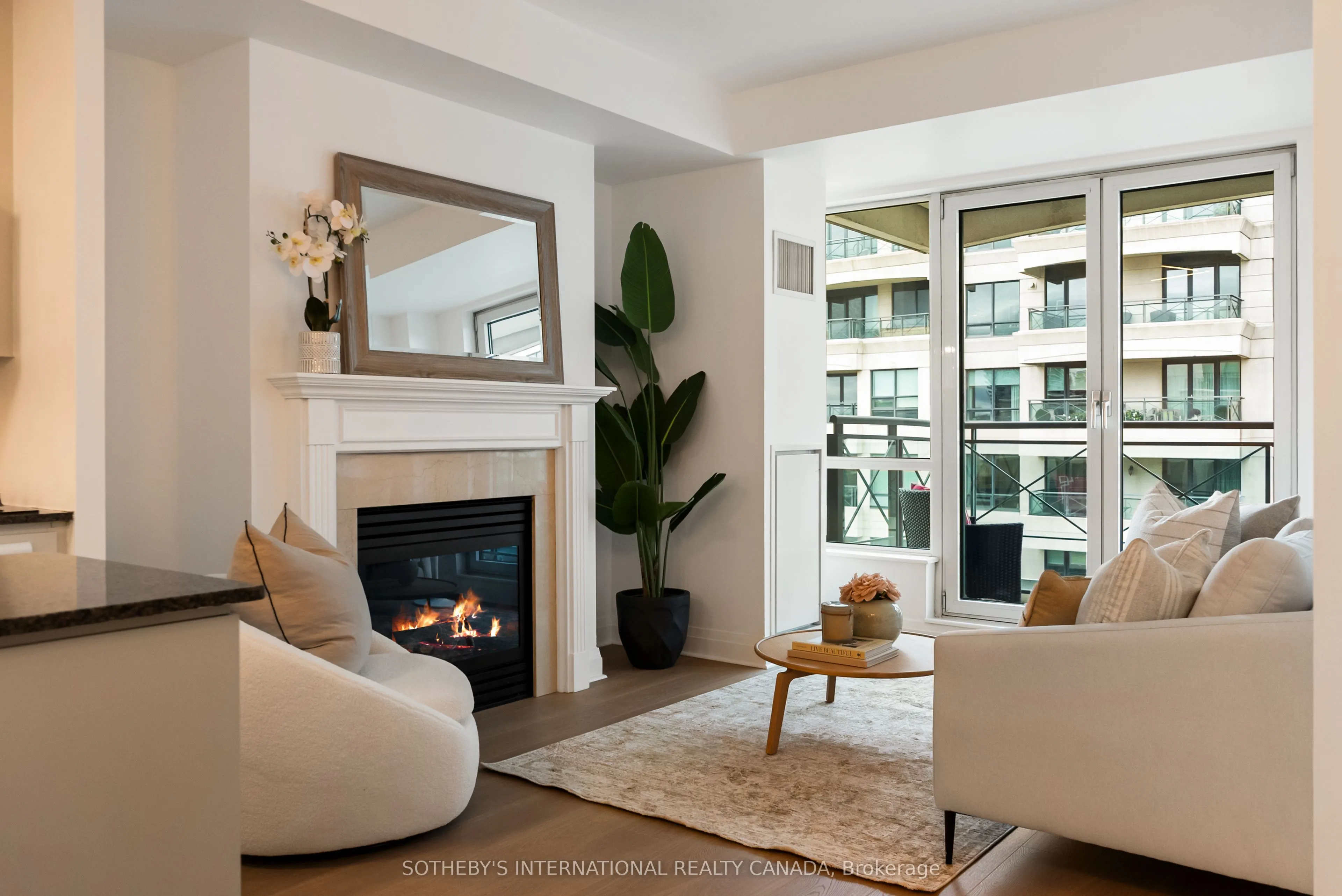 20 Scrivener Square #913