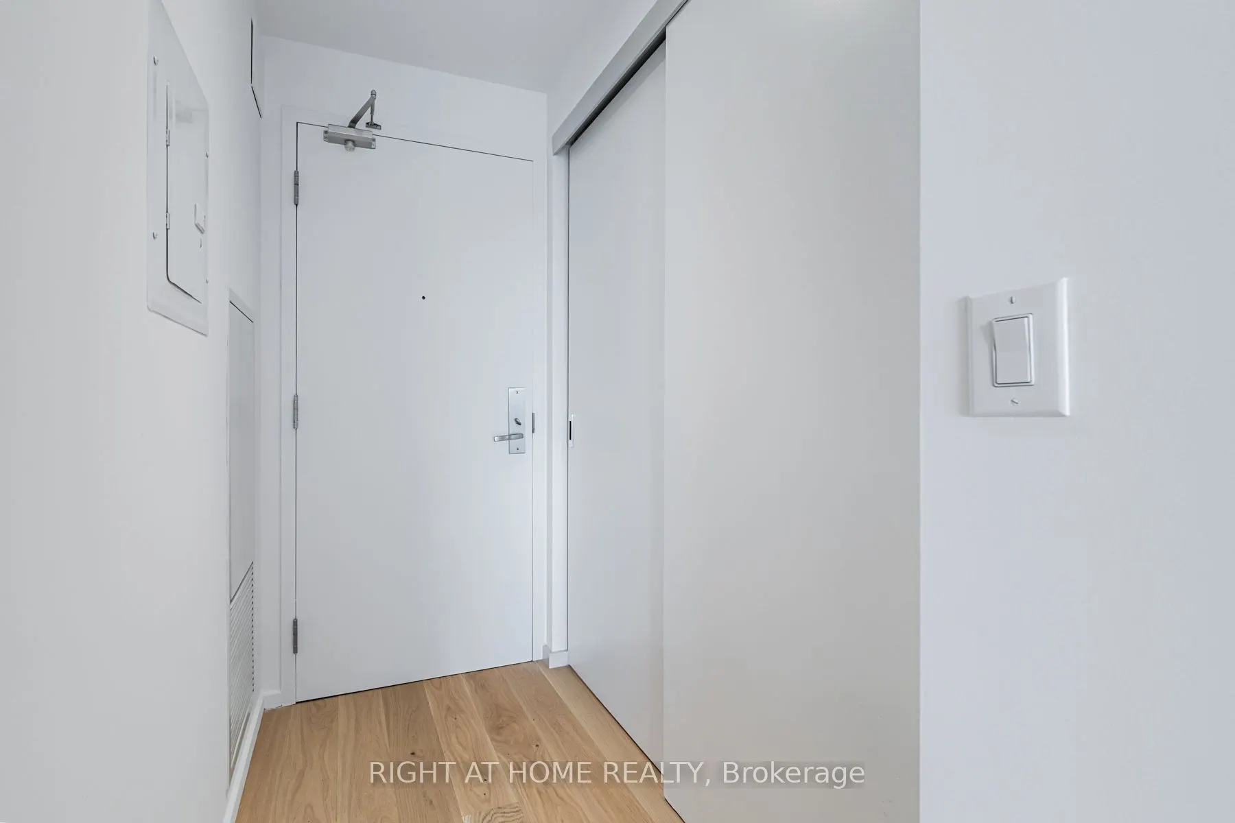 8 Charlotte Street #902
