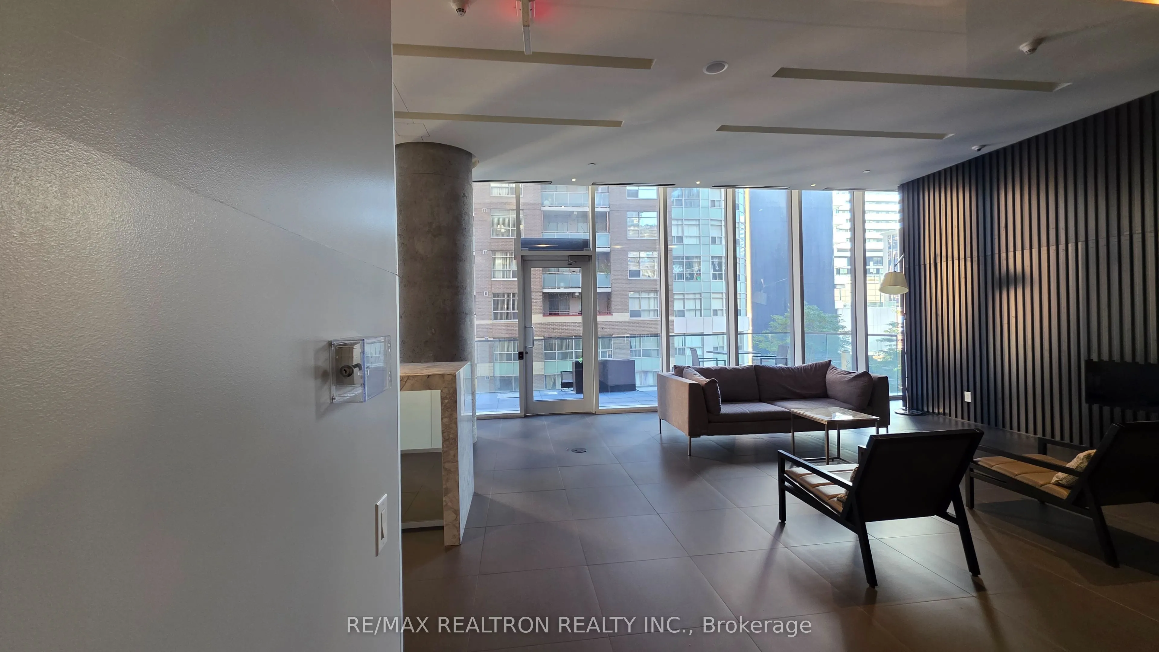 15 Grenville Street #1911