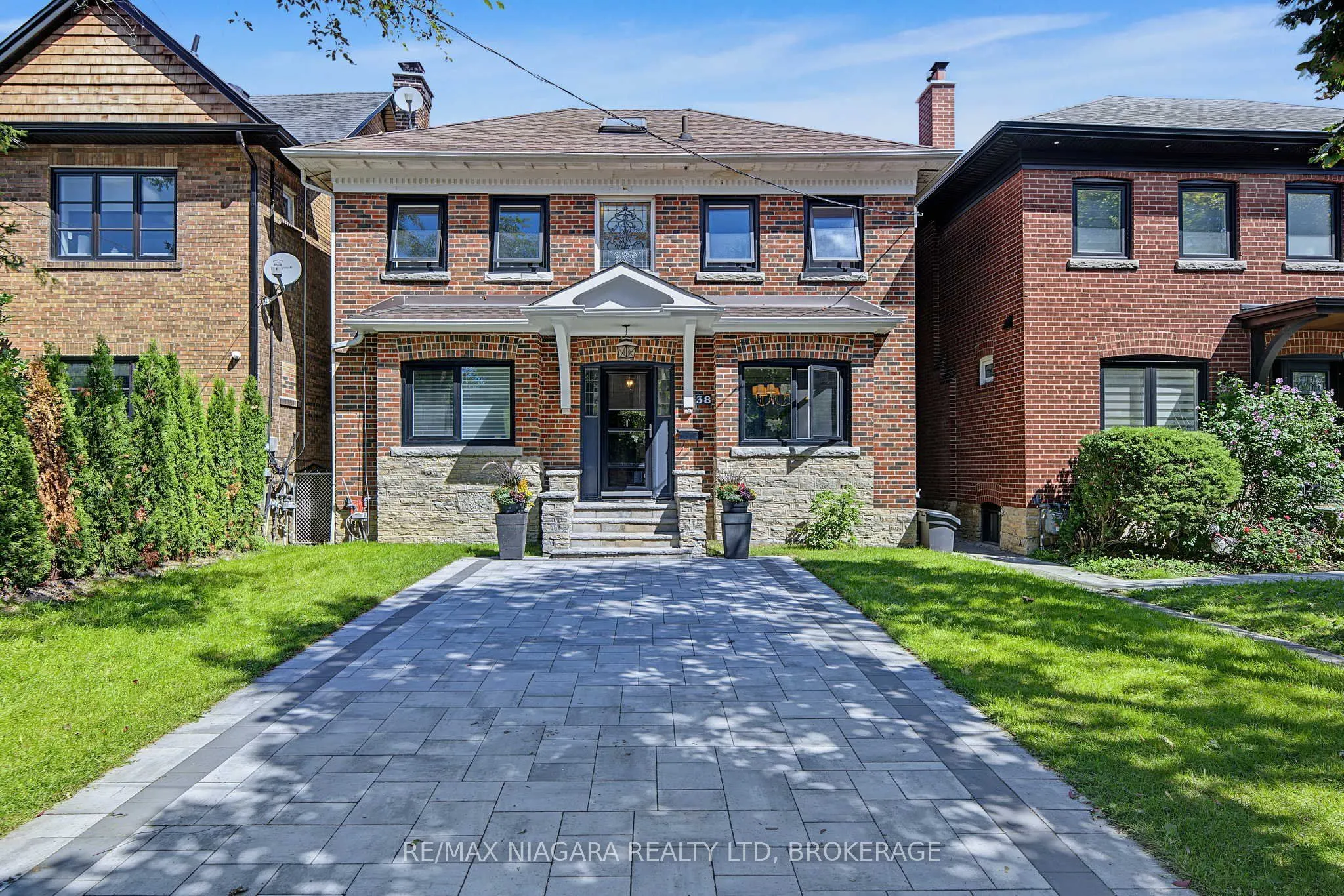 38 Yonge Boulevard