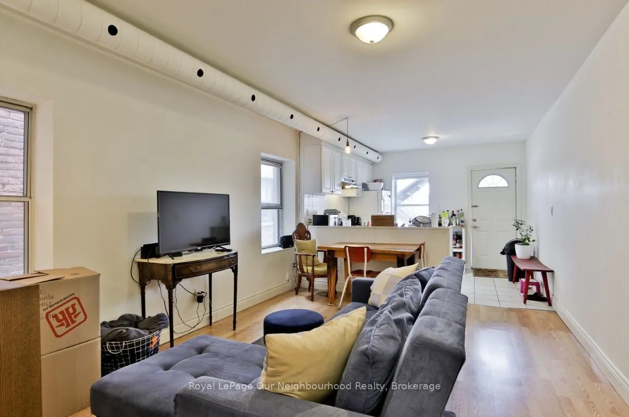 1504 Dundas Street W