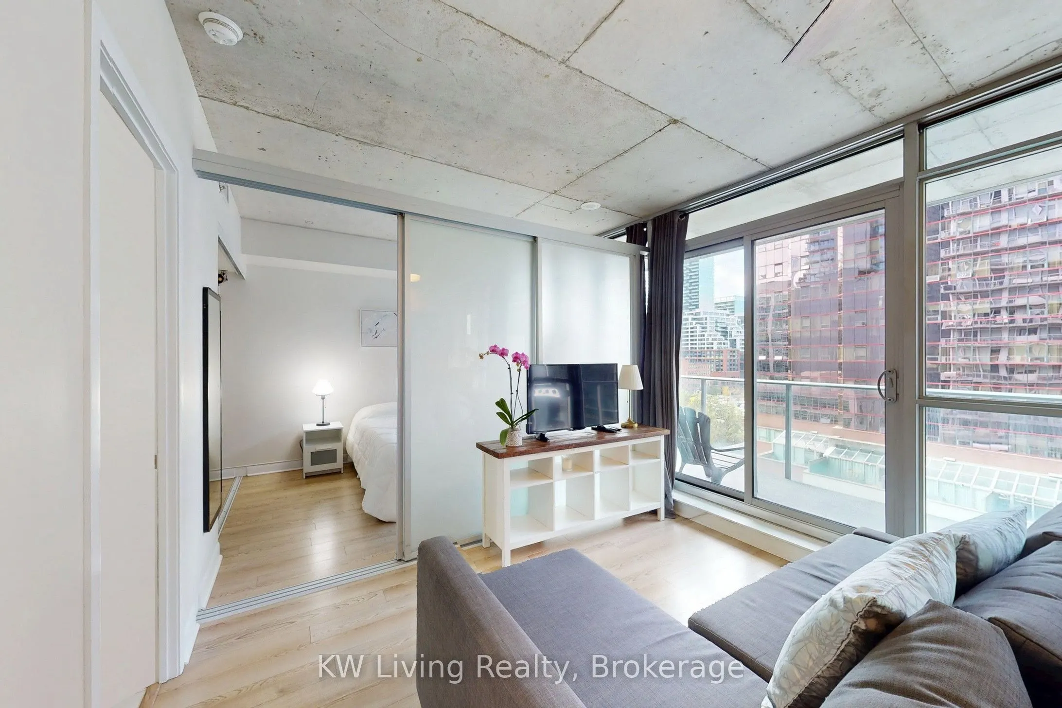 375 King Street W #801