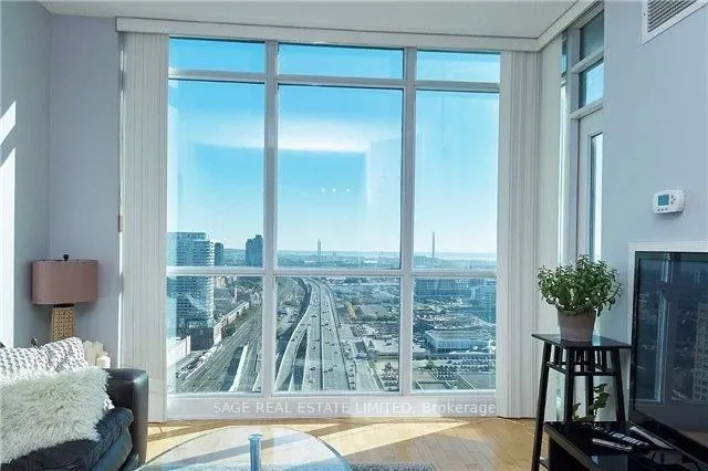 18 Yonge Street #3507
