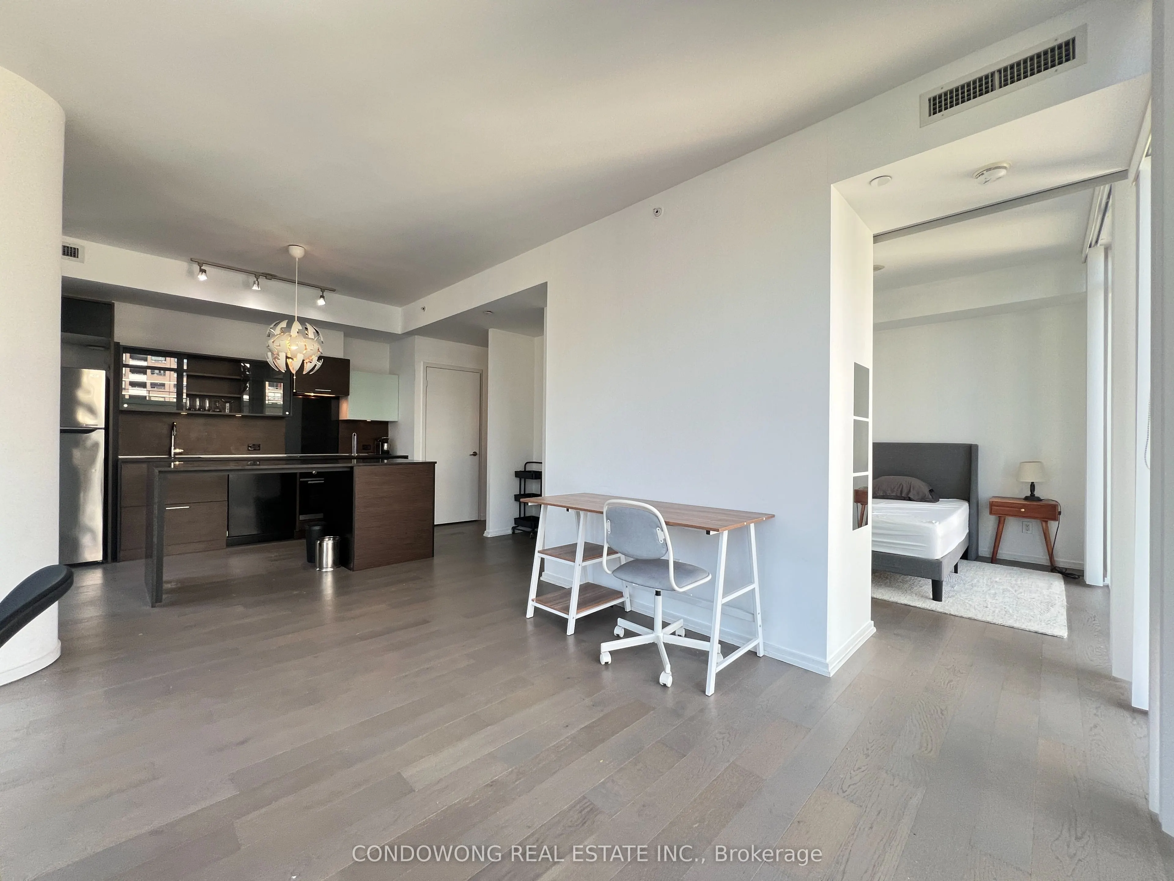 75 St Nicholas Street #908