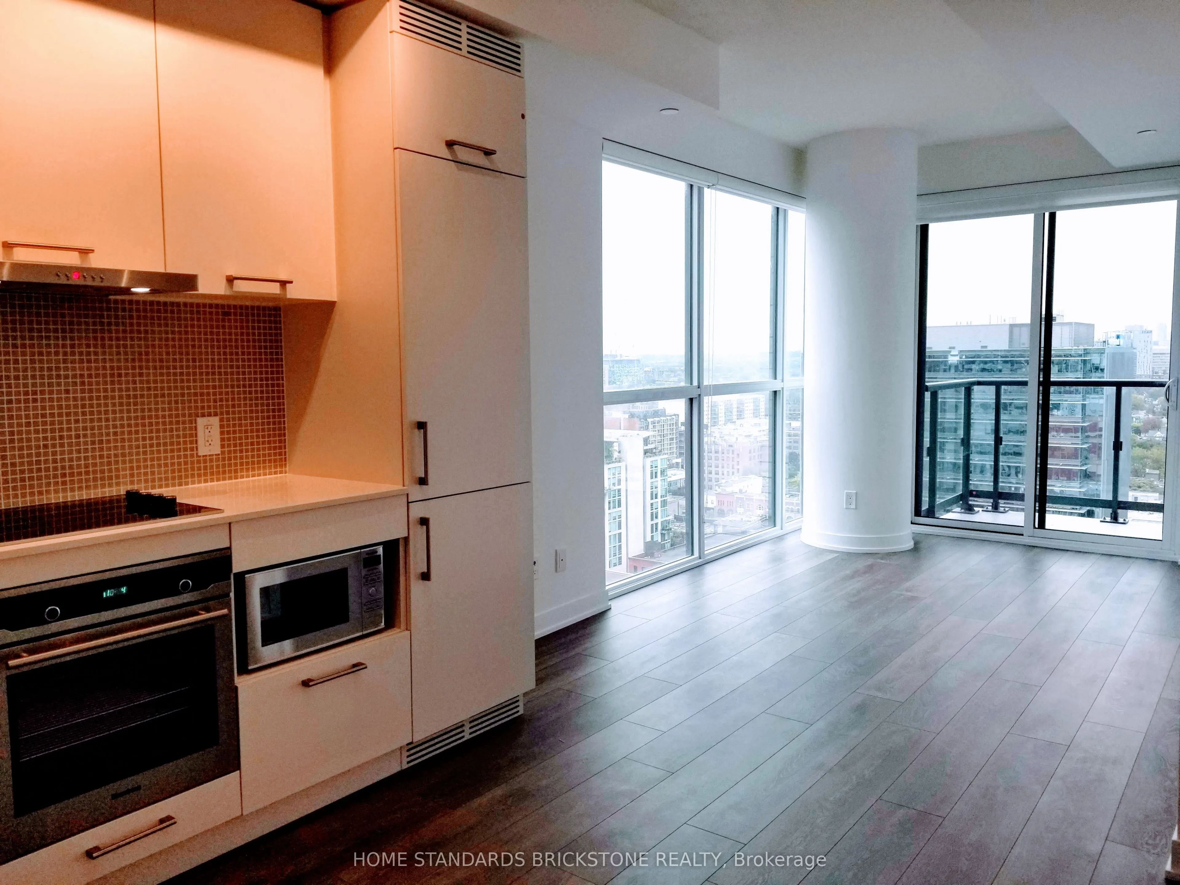 87 Peter Street #2306