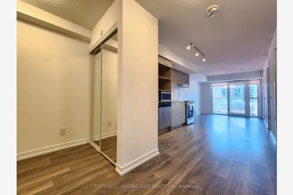 219 Dundas Street E