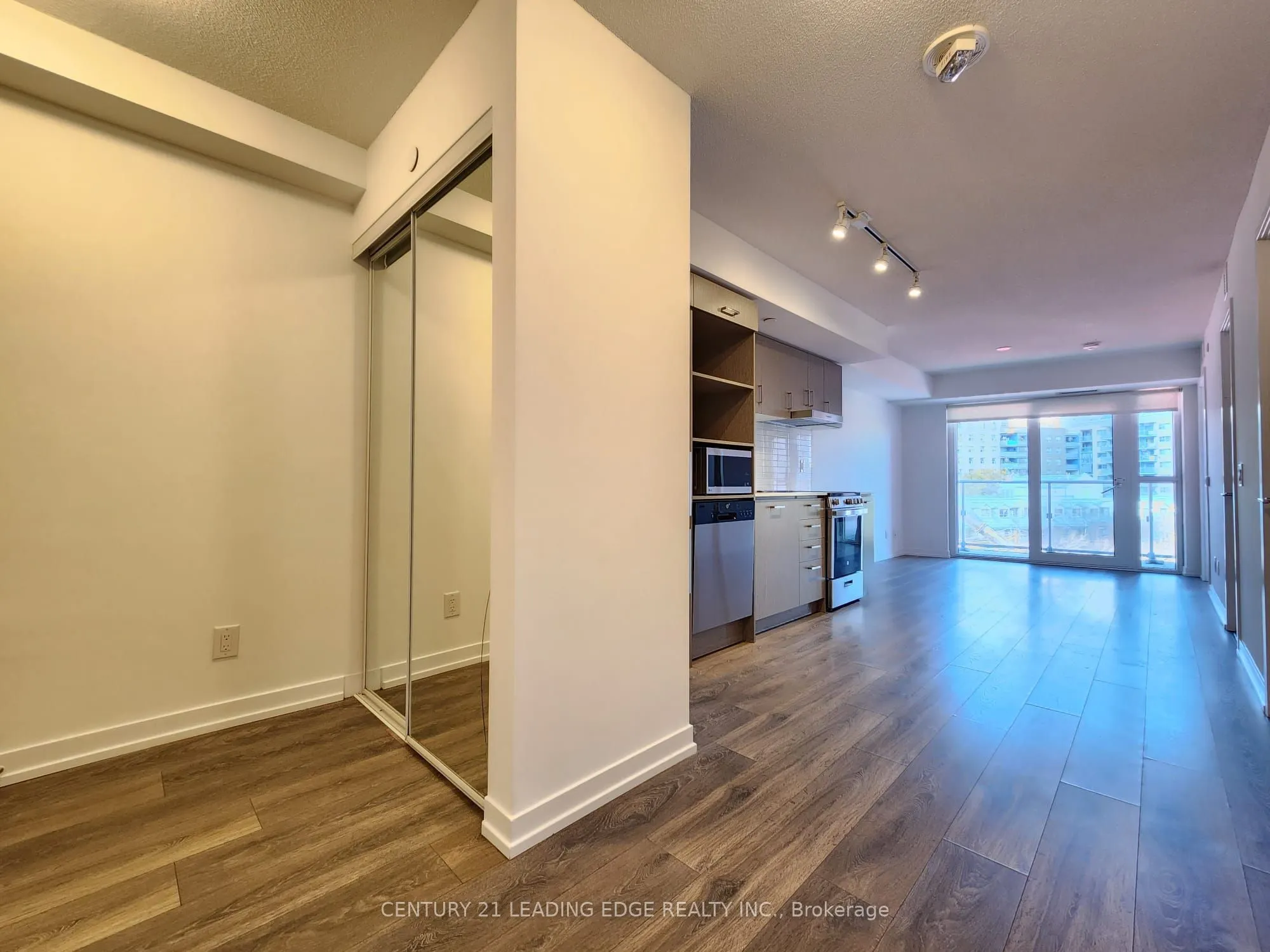 219 Dundas Street E #709