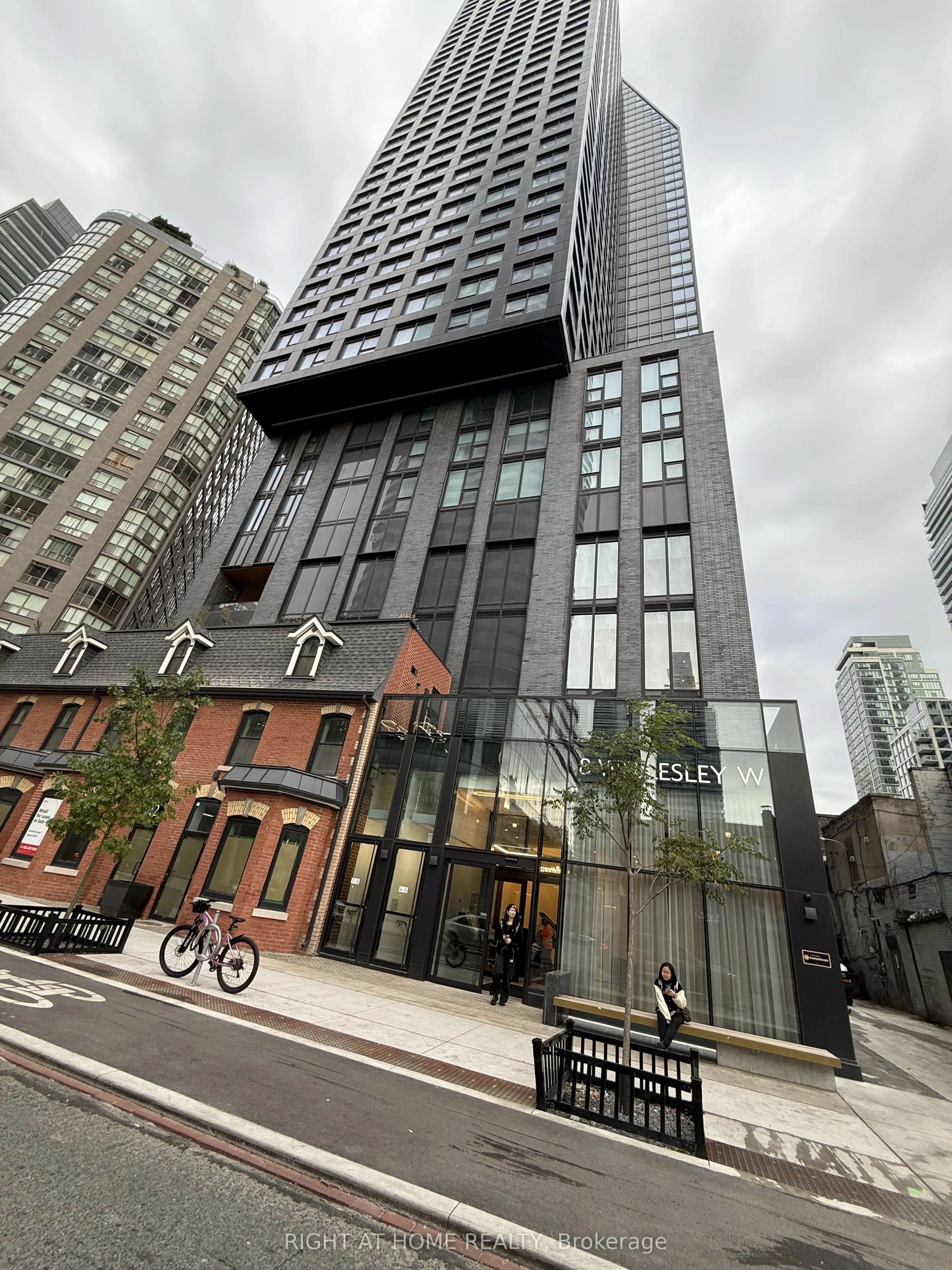 8 Wellesley Street W #LP08