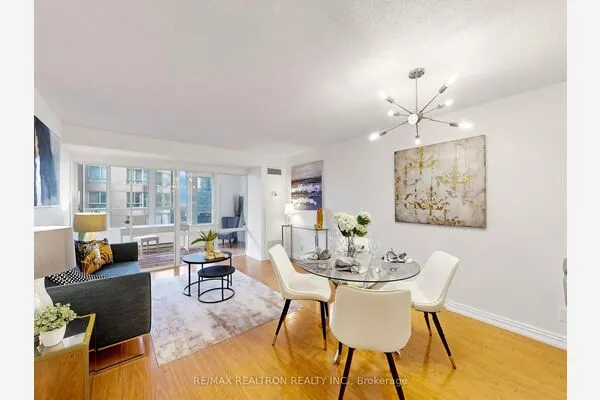 711 Bay Street #1811
