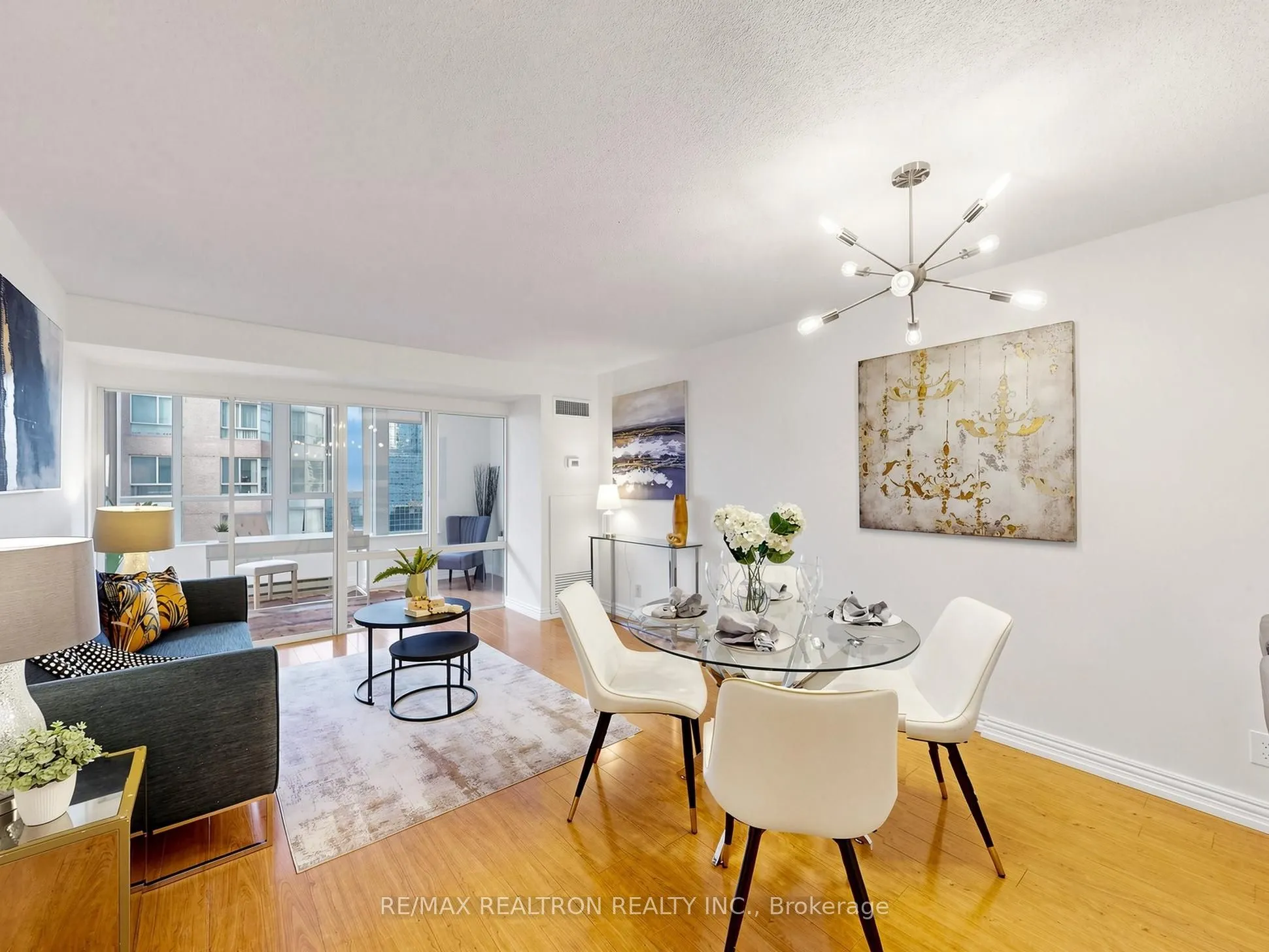 711 Bay Street #1811