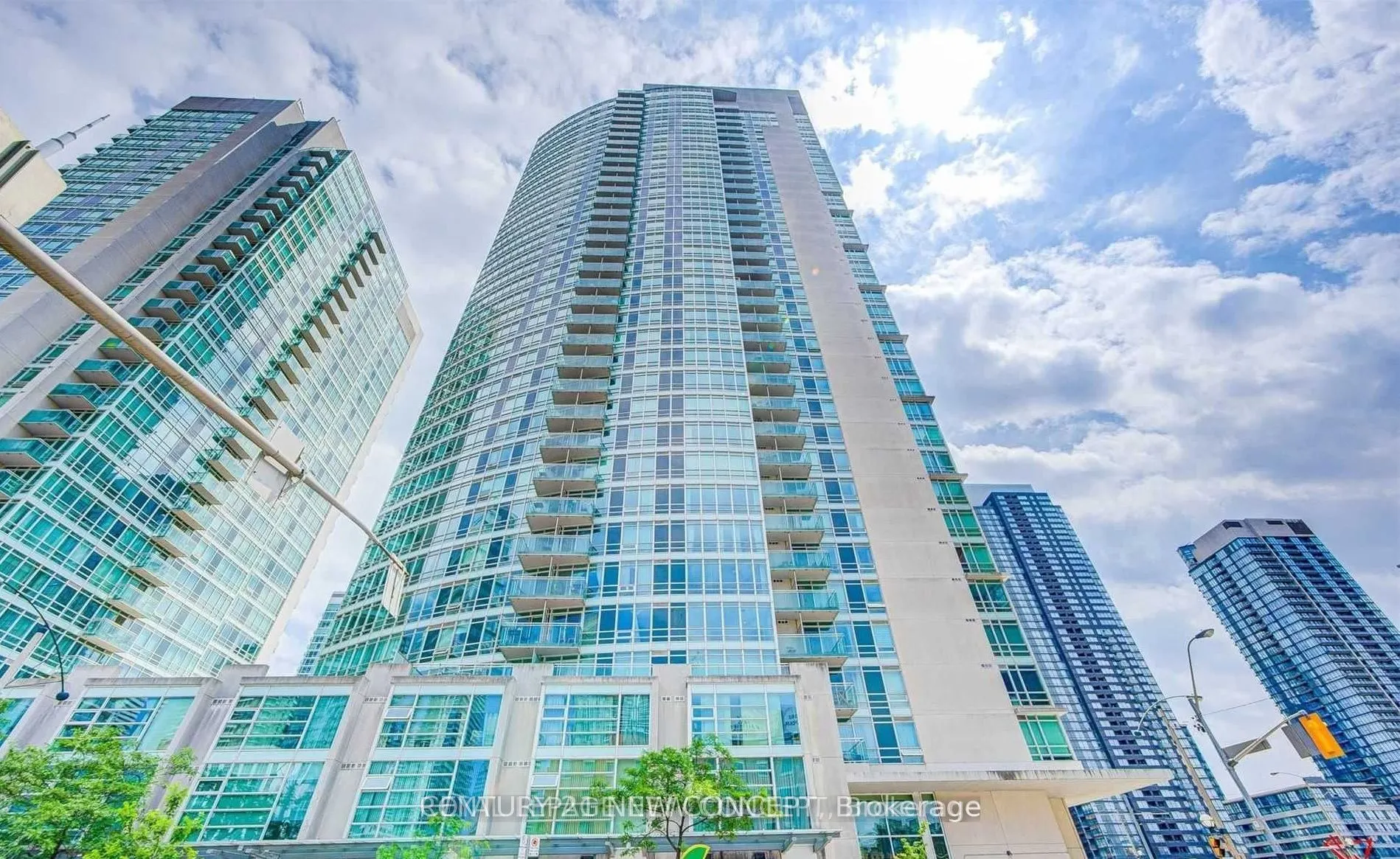 397 Front Street W #811