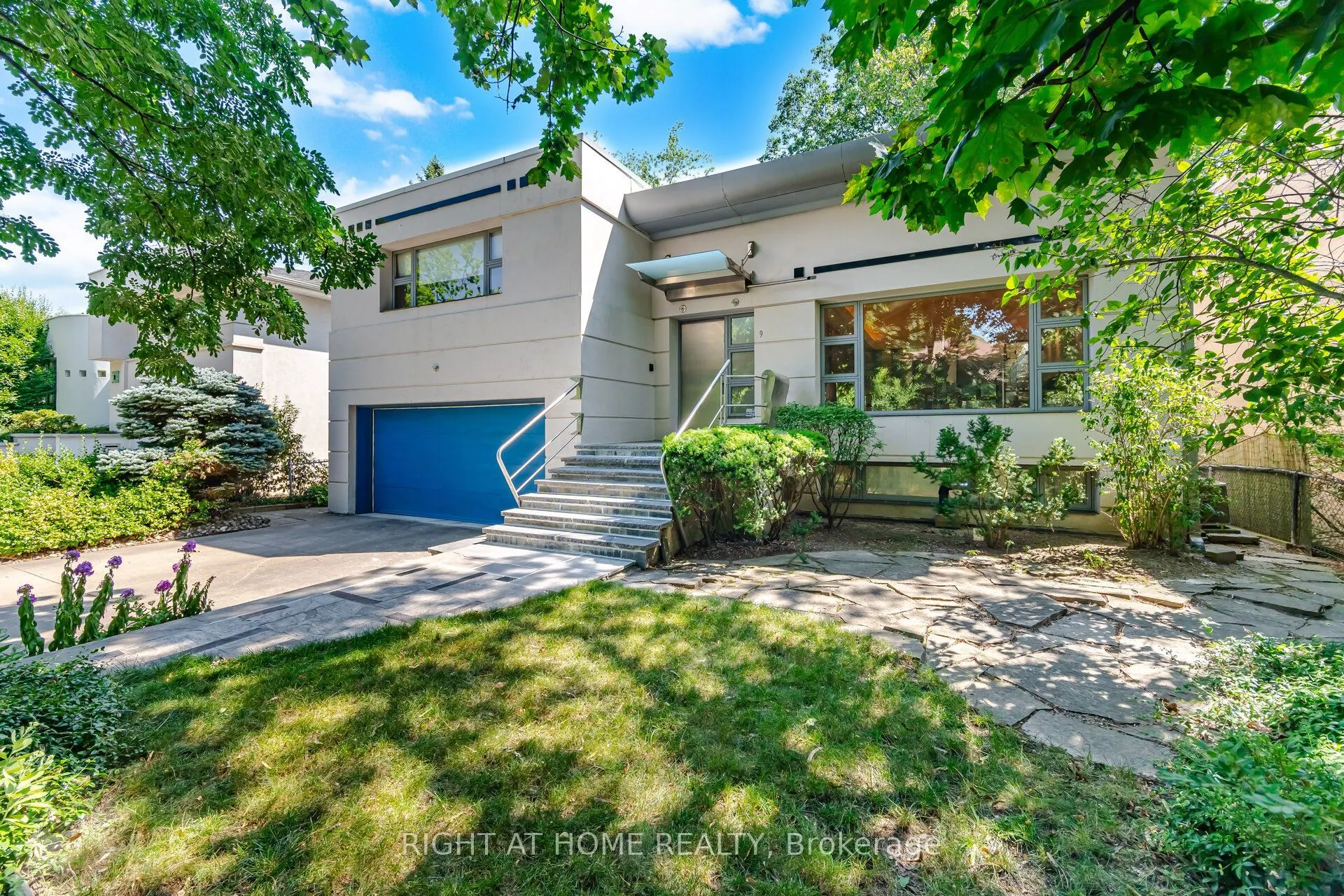 9 Saguenay Avenue E