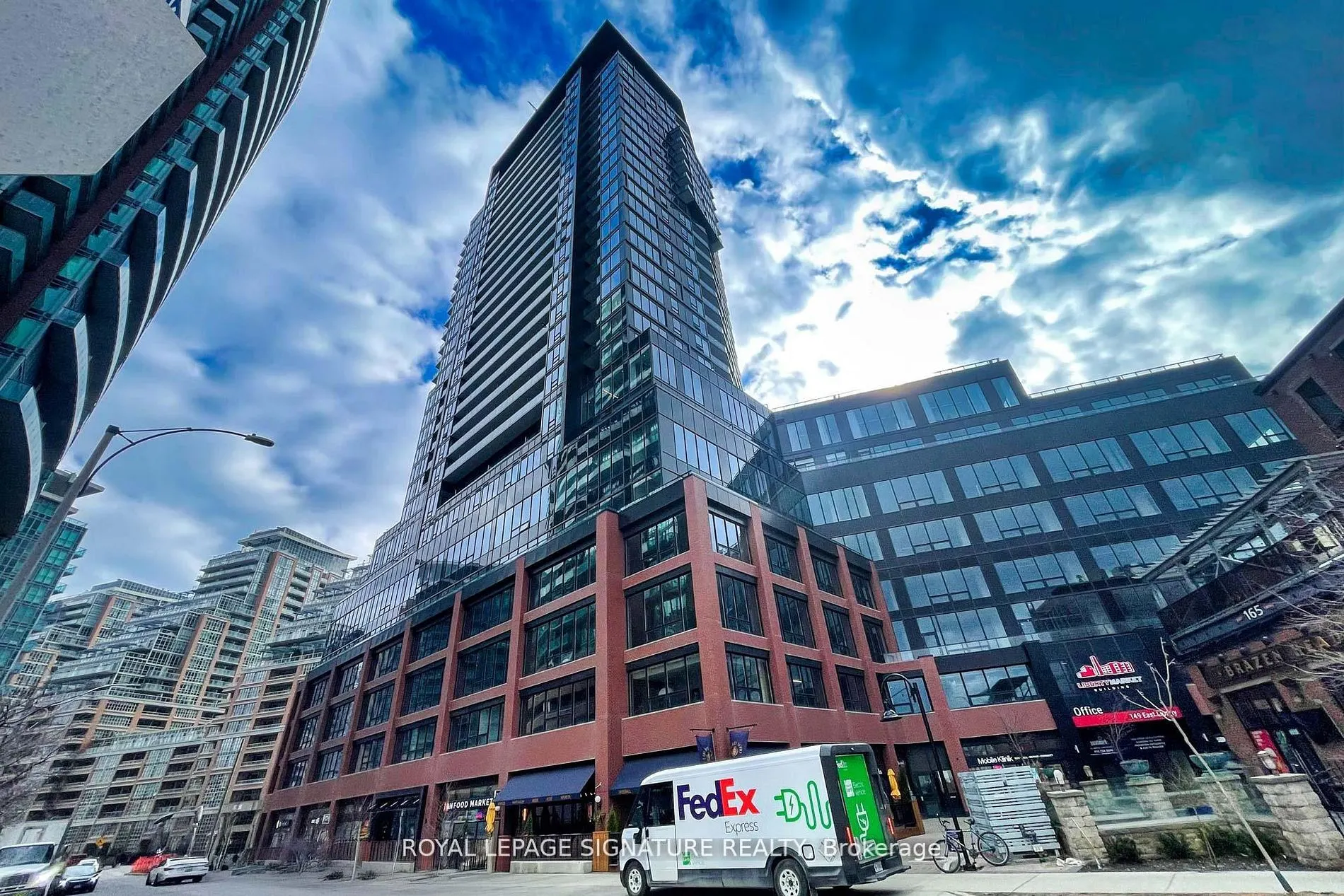 135 East Liberty Street #907