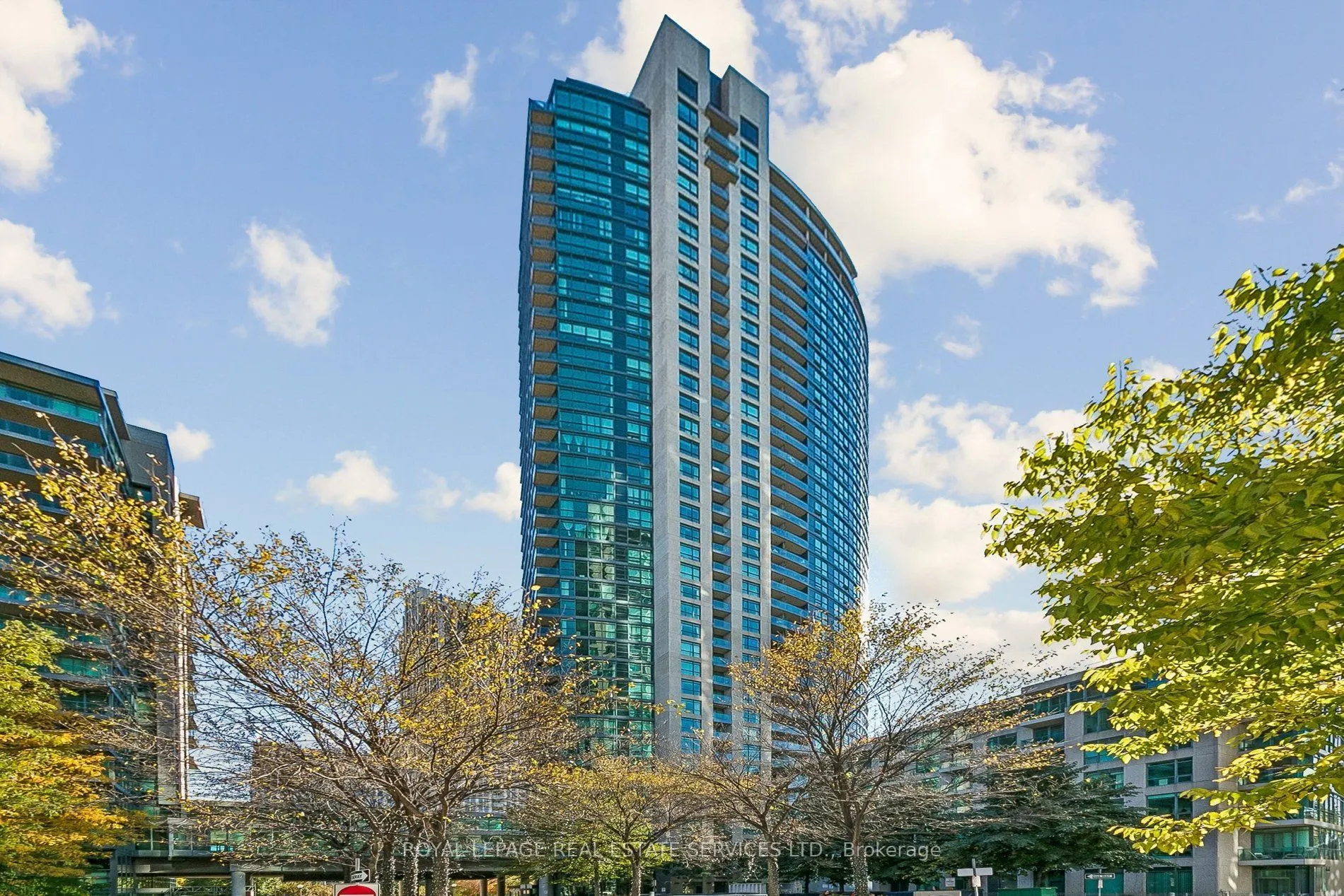 215 Fort York Boulevard #3612