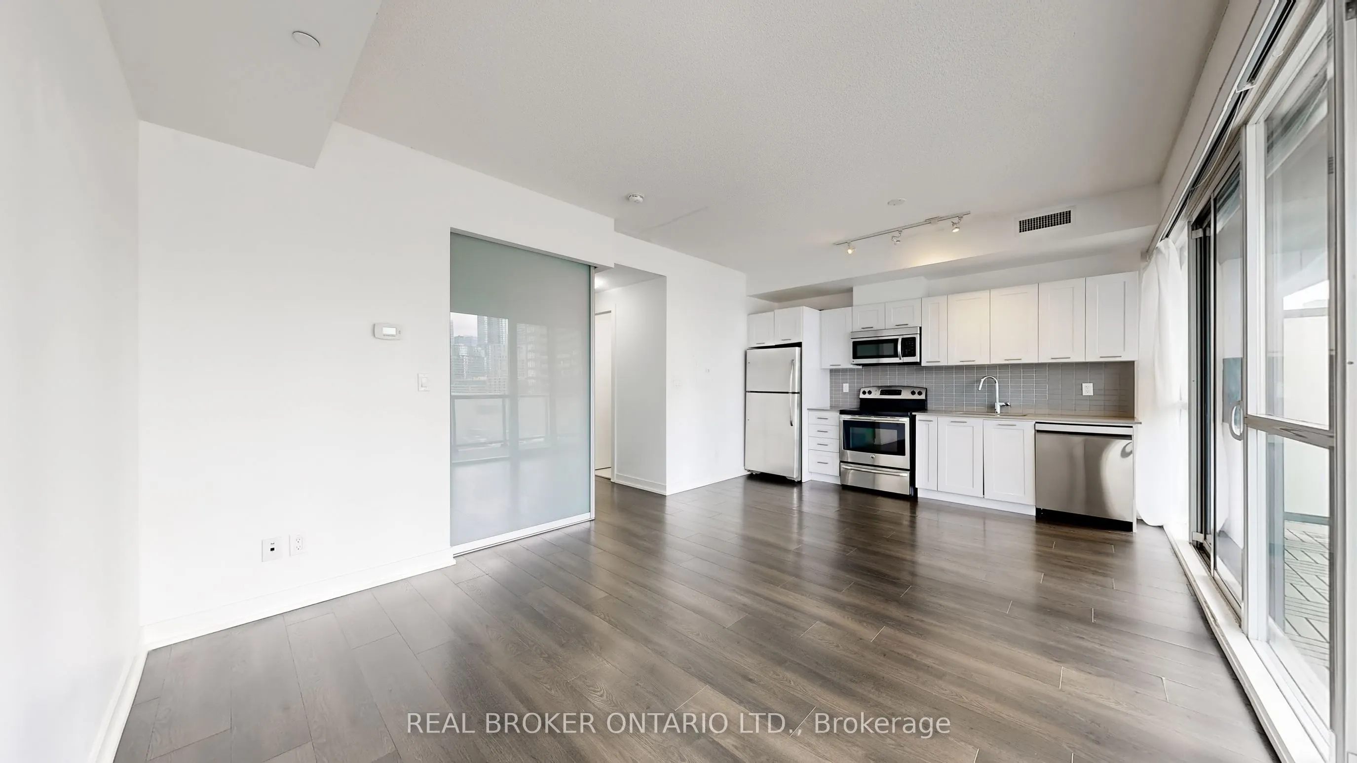 20 Bruyeres Mews #910