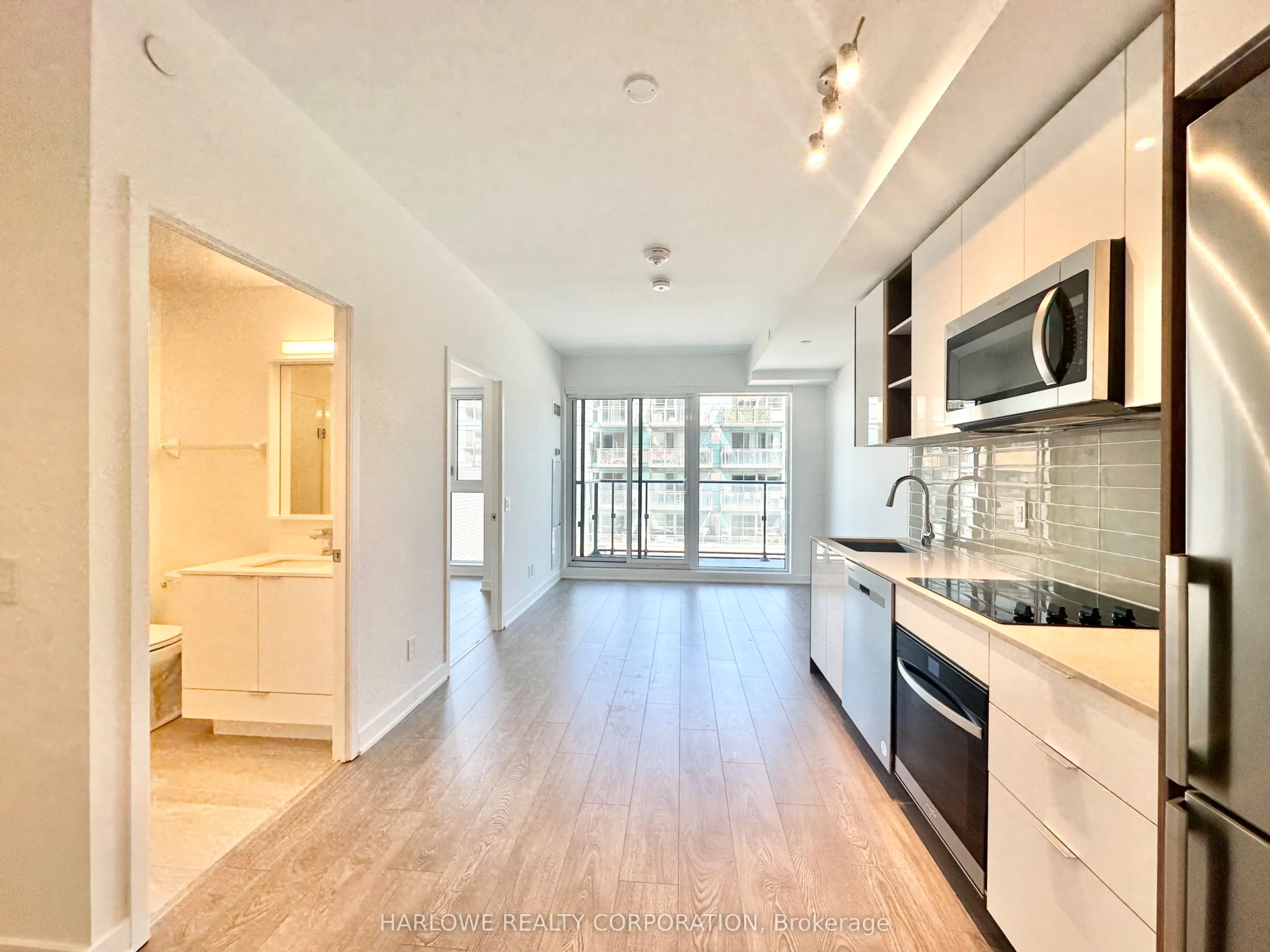 543 Richmond Street W #802