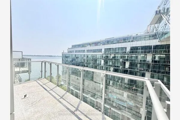 39 Queens Quay E #1029