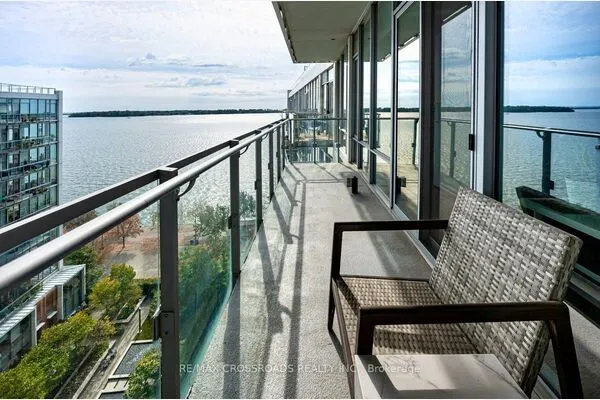 29 Queens Quay E #1010