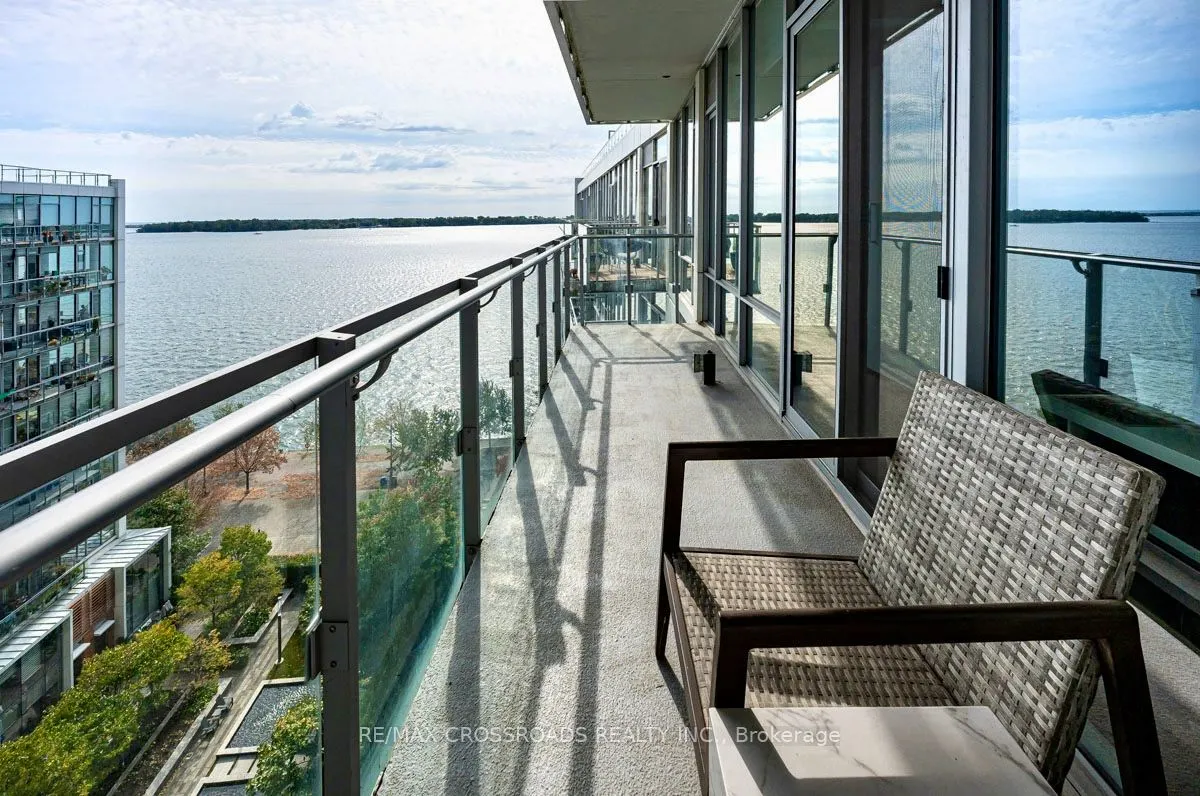 29 Queens Quay E #1010