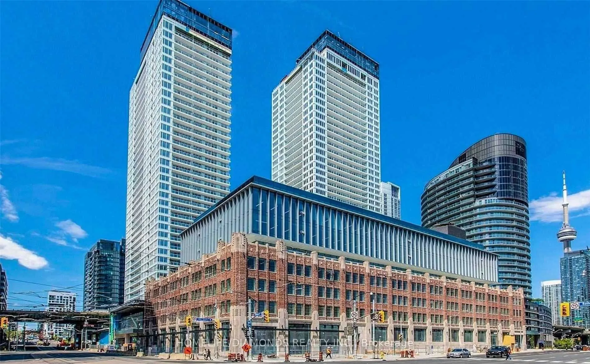 19 Bathurst Street #815