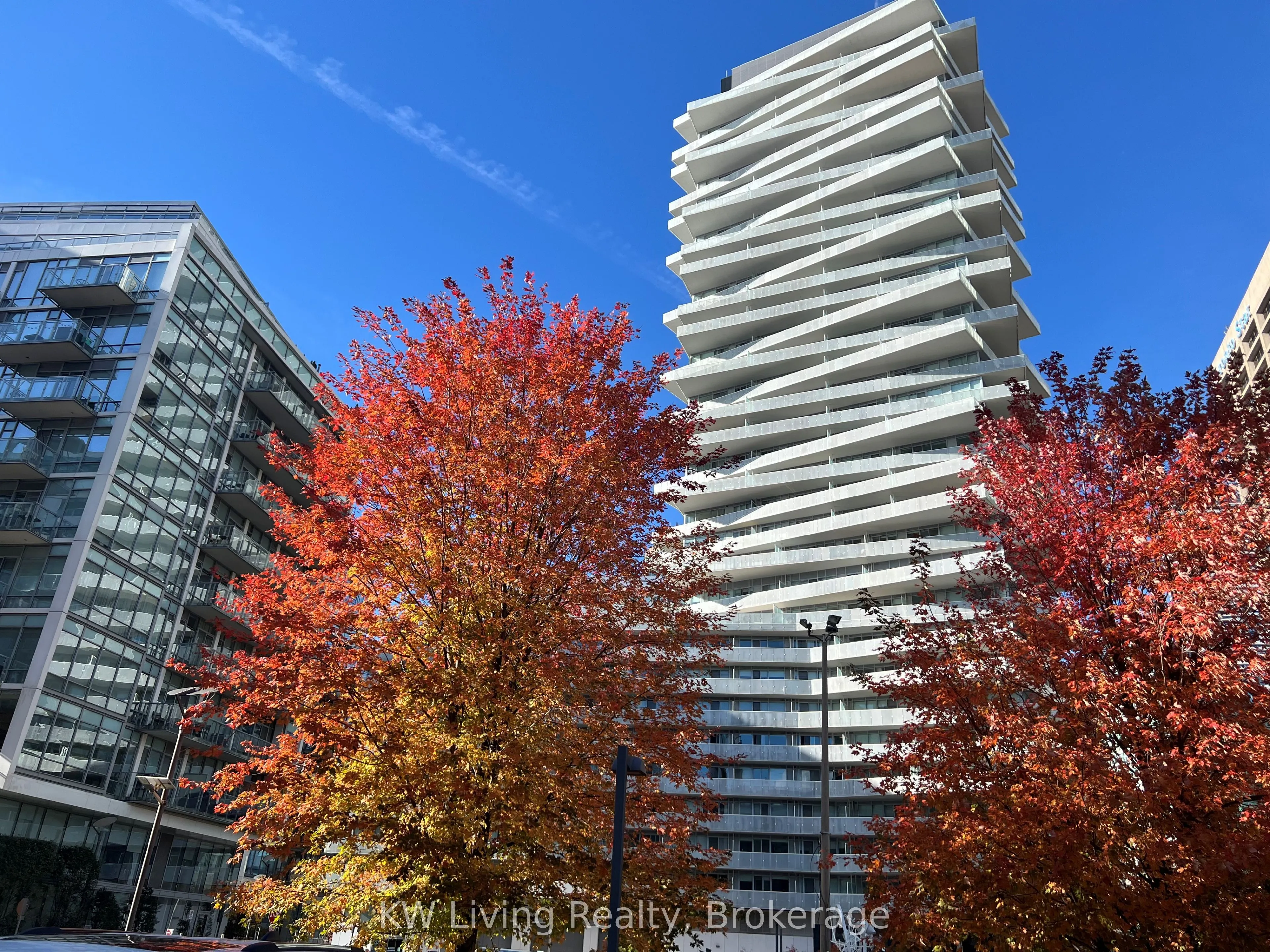 15 Queens Quay E #304