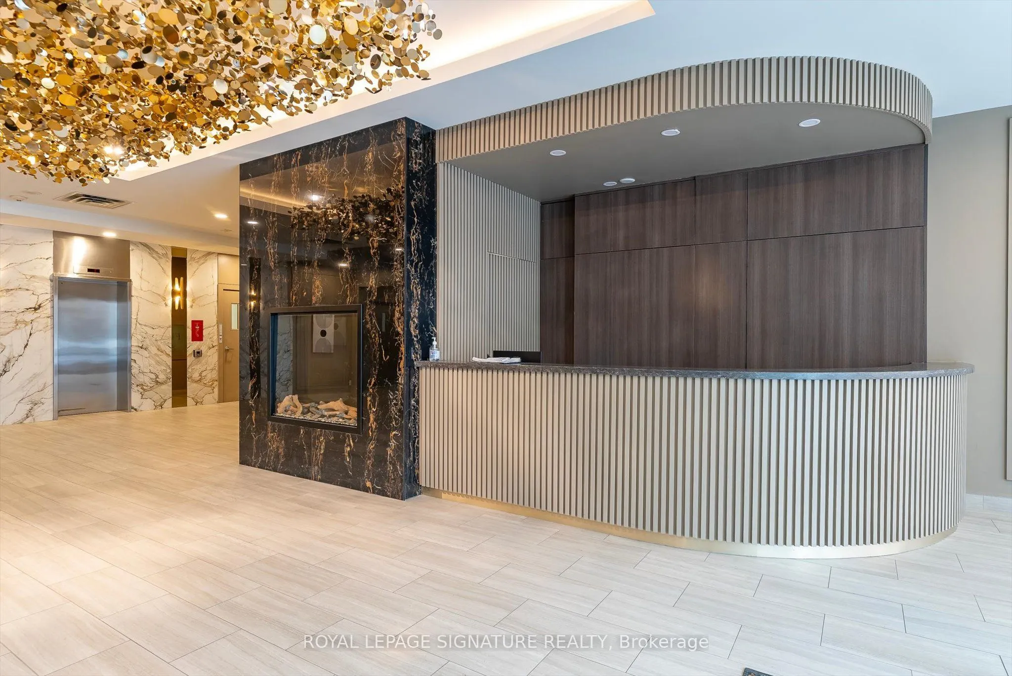 263 Wellington Street W #306