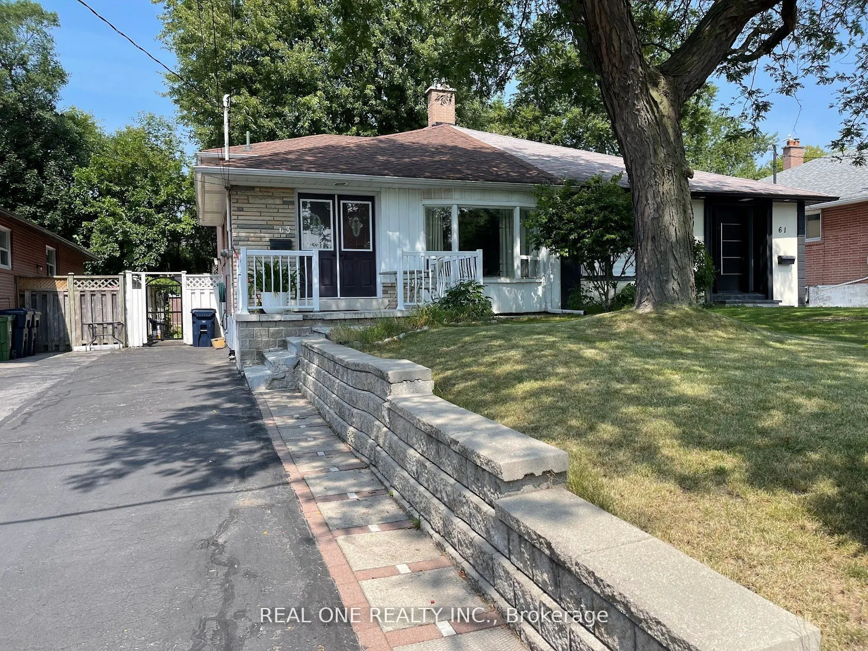 63 Sundial Crescent #2 Bedrooms