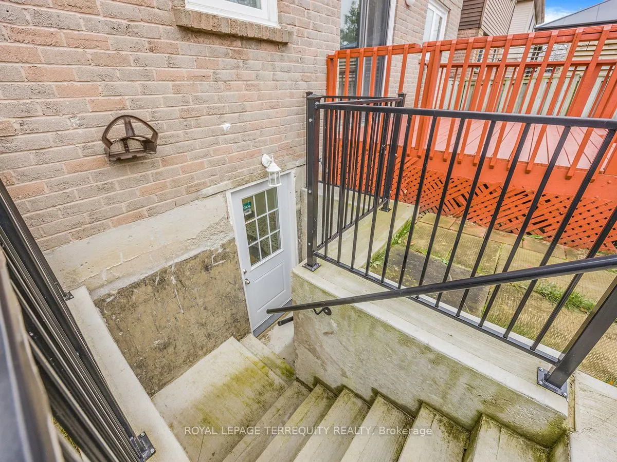 18 Charlton Crescent