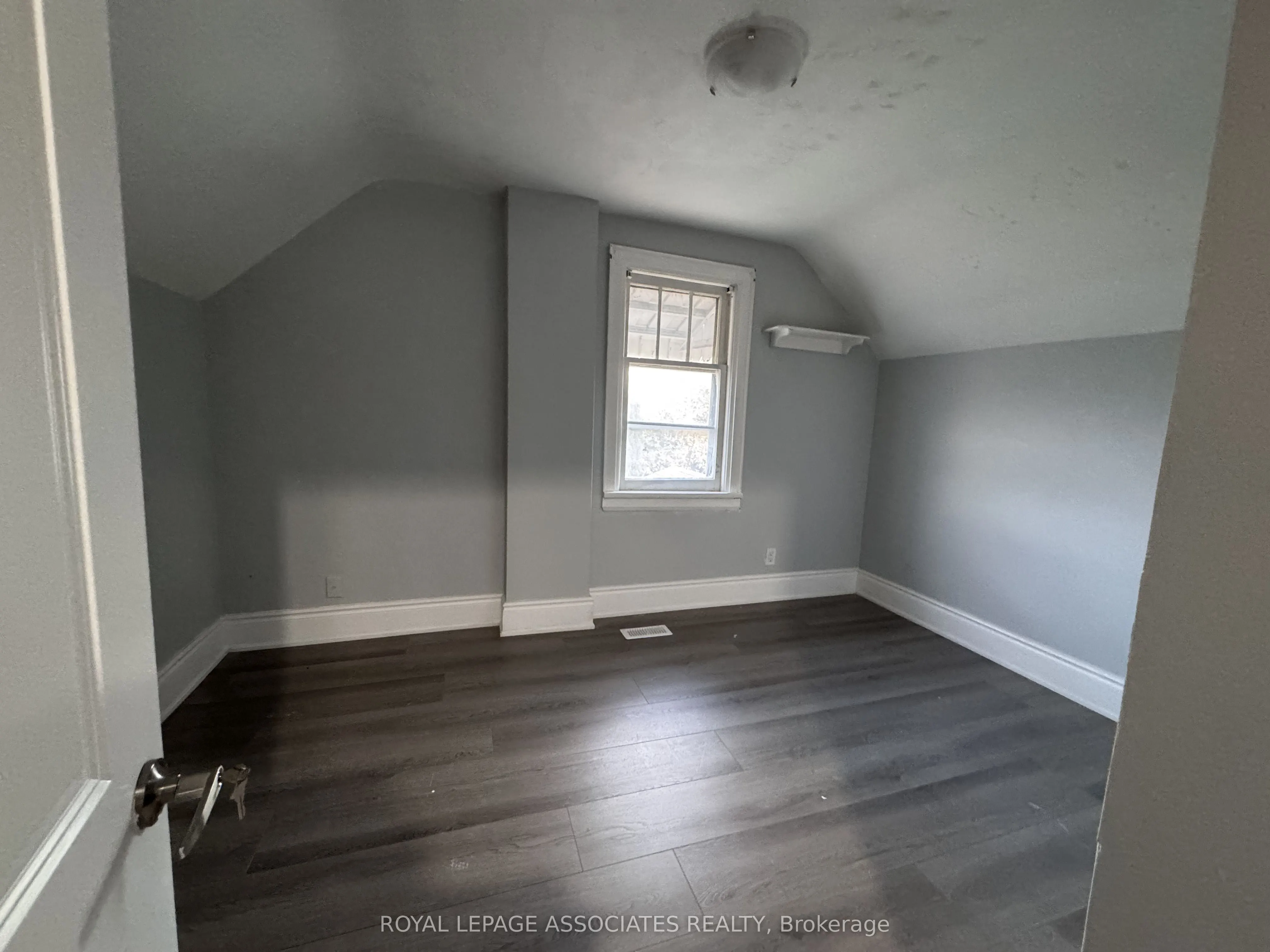 559 Ritson Road S